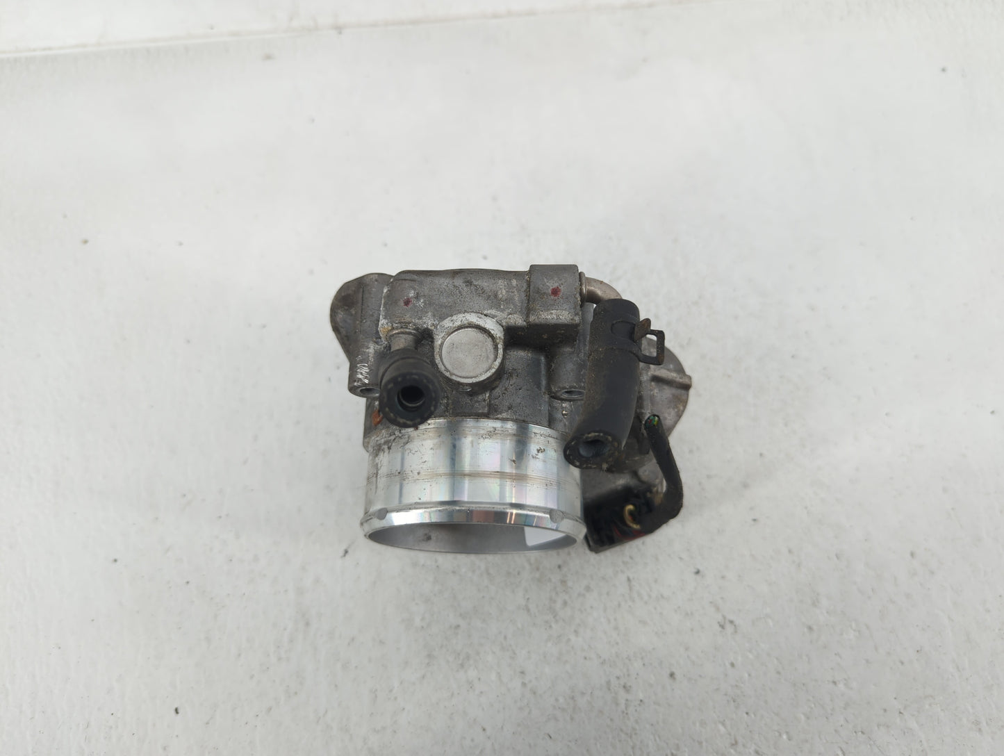 2011-2015 Kia Optima Throttle Body P/N:35100-2G700 Fits Fits 2011 2012 2013 2014 2015 2016 OEM Used Auto Parts - Oemusedauto