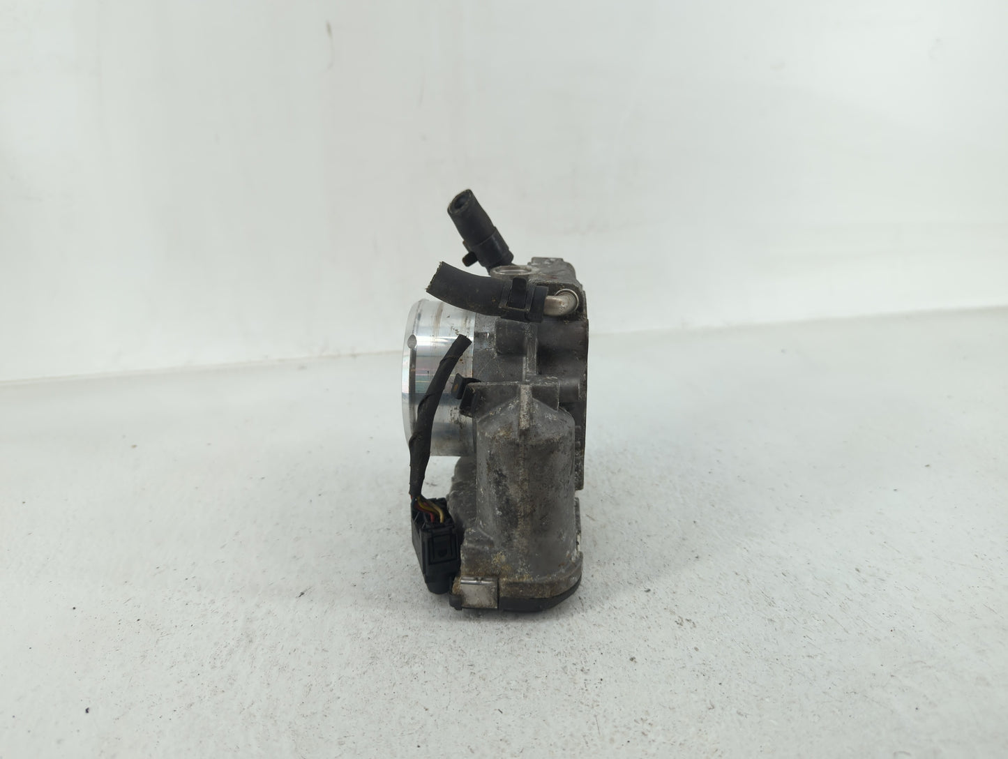 2011-2015 Kia Optima Throttle Body P/N:35100-2G700 Fits Fits 2011 2012 2013 2014 2015 2016 OEM Used Auto Parts - Oemusedauto
