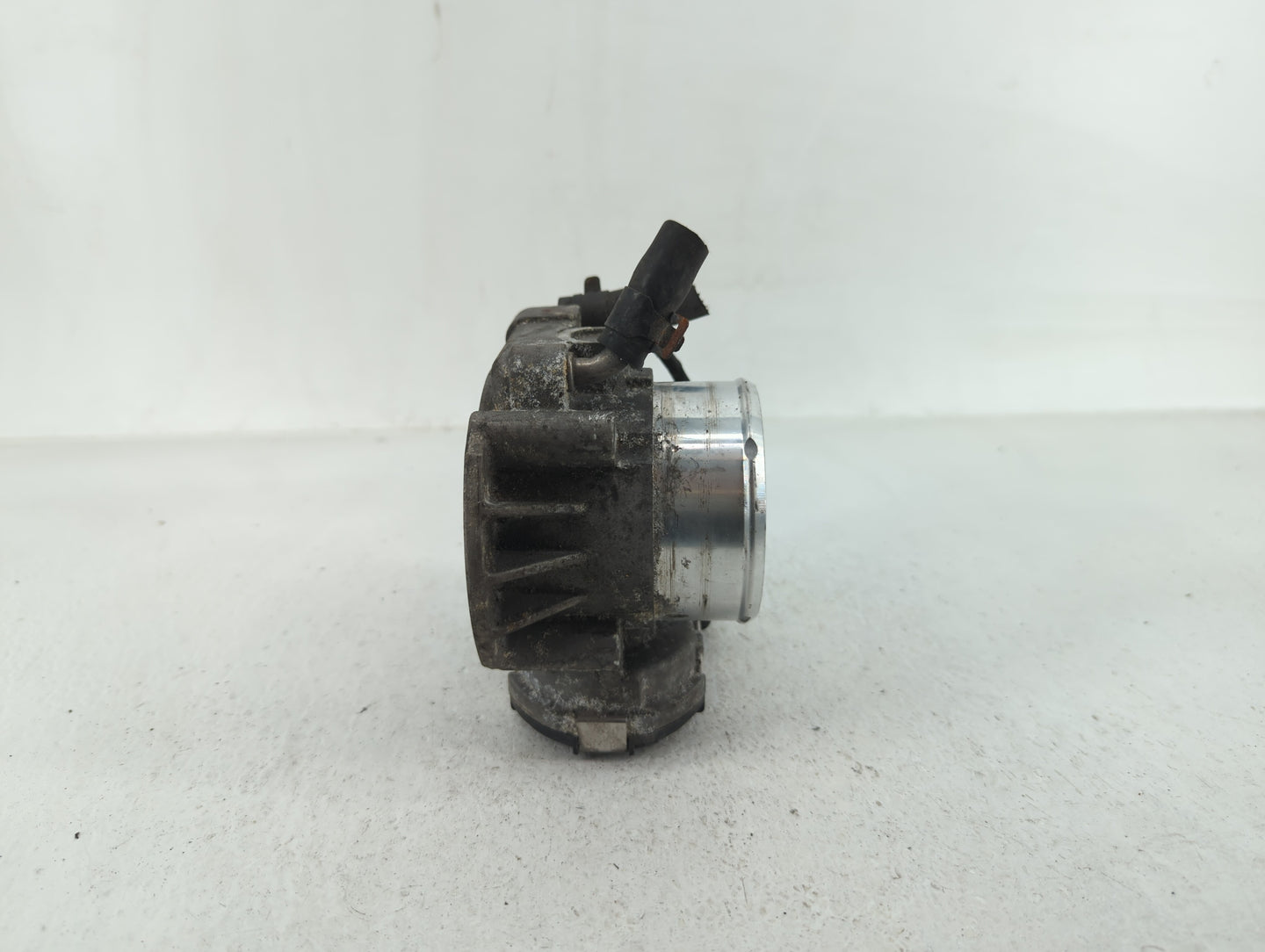 2011-2015 Kia Optima Throttle Body P/N:35100-2G700 Fits Fits 2011 2012 2013 2014 2015 2016 OEM Used Auto Parts - Oemusedauto