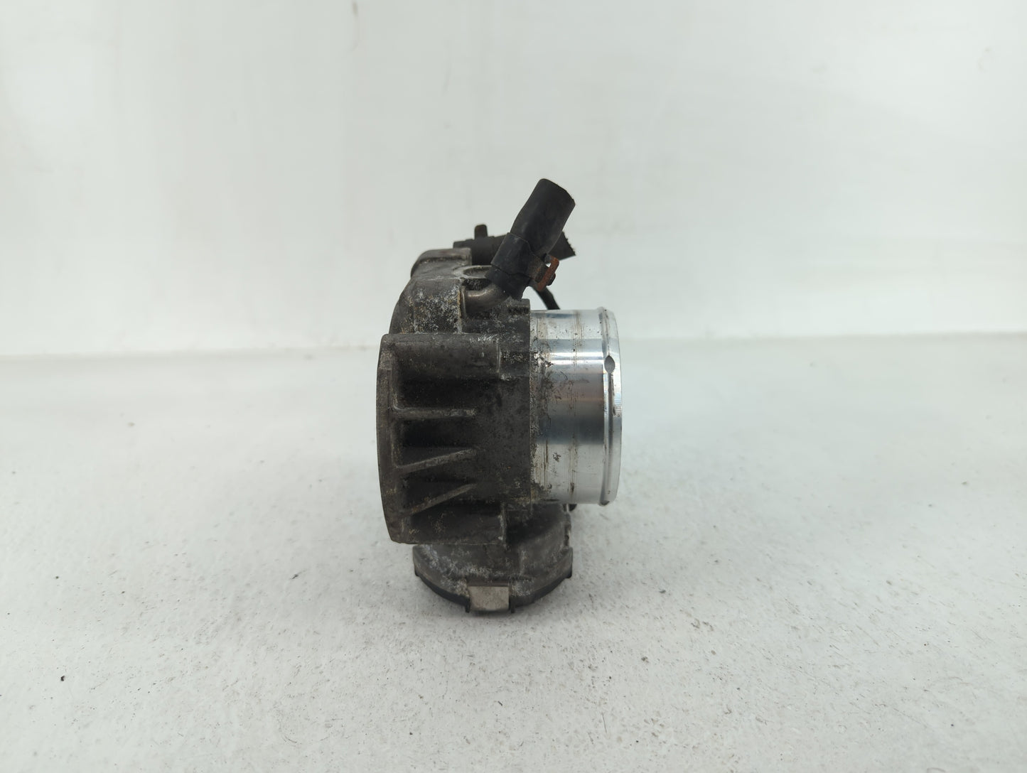 2011-2015 Kia Optima Throttle Body P/N:35100-2G700 Fits Fits 2011 2012 2013 2014 2015 2016 OEM Used Auto Parts - Oemusedauto