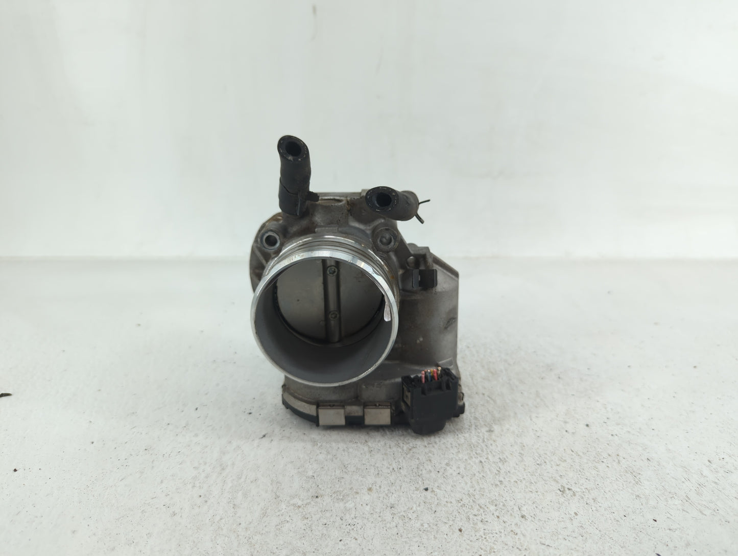 2011-2015 Kia Optima Throttle Body P/N:35100-2G700 Fits Fits 2011 2012 2013 2014 2015 2016 OEM Used Auto Parts - Oemusedauto