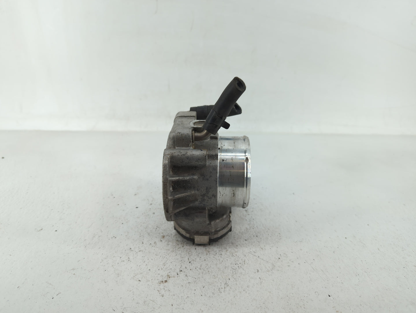 2011-2015 Kia Optima Throttle Body P/N:35100-2G700 Fits Fits 2011 2012 2013 2014 2015 2016 OEM Used Auto Parts - Oemusedauto