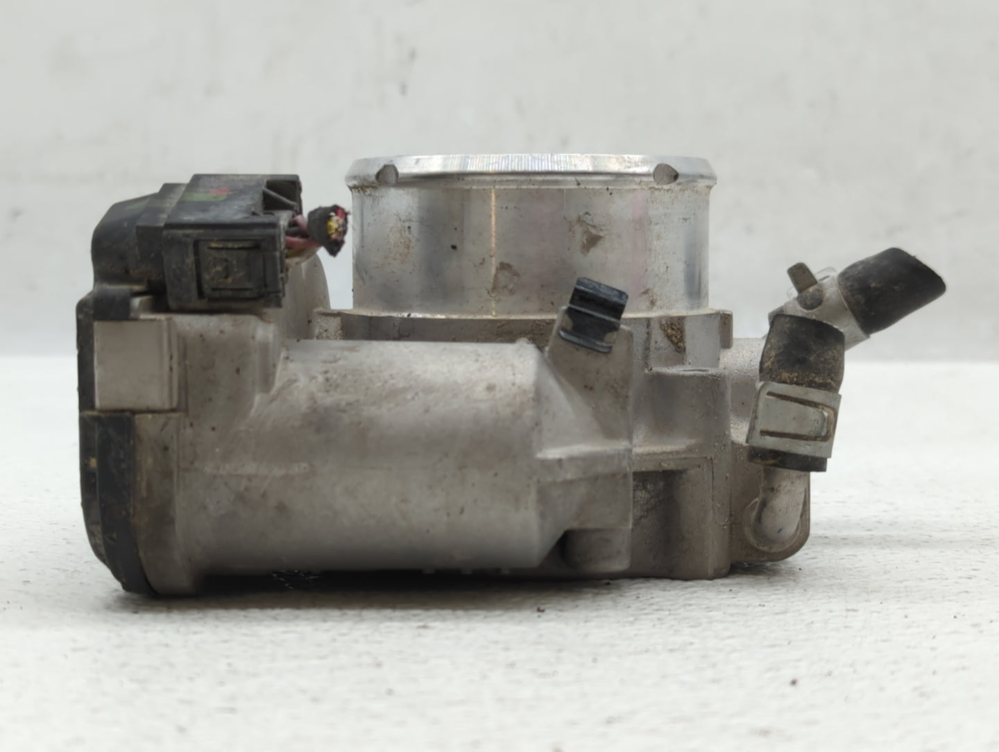 2011-2015 Kia Optima Throttle Body P/N:35100-2G700 Fits Fits 2011 2012 2013 2014 2015 2016 OEM Used Auto Parts - Oemusedauto