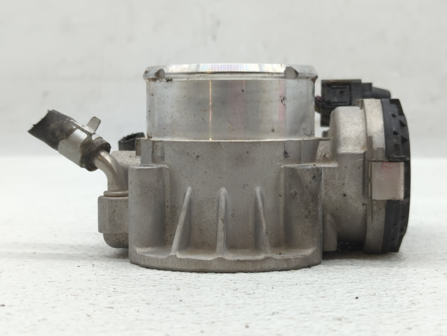 2011-2015 Kia Optima Throttle Body P/N:35100-2G700 Fits Fits 2011 2012 2013 2014 2015 2016 OEM Used Auto Parts - Oemusedauto