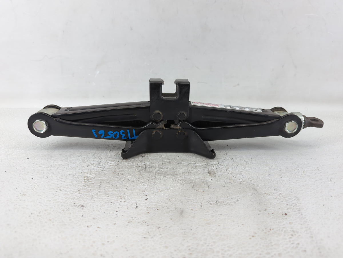 2014 Kia Optima Spare Scissor Car Jack 536738 - Oemusedautoparts1.com