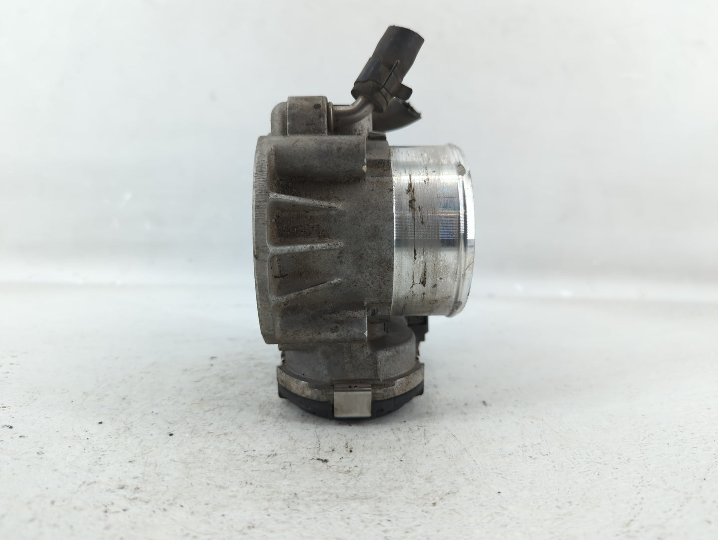 2011-2015 Kia Optima Throttle Body P/N:35100-2G700 Fits Fits 2011 2012 2013 2014 2015 2016 OEM Used Auto Parts - Oemusedauto