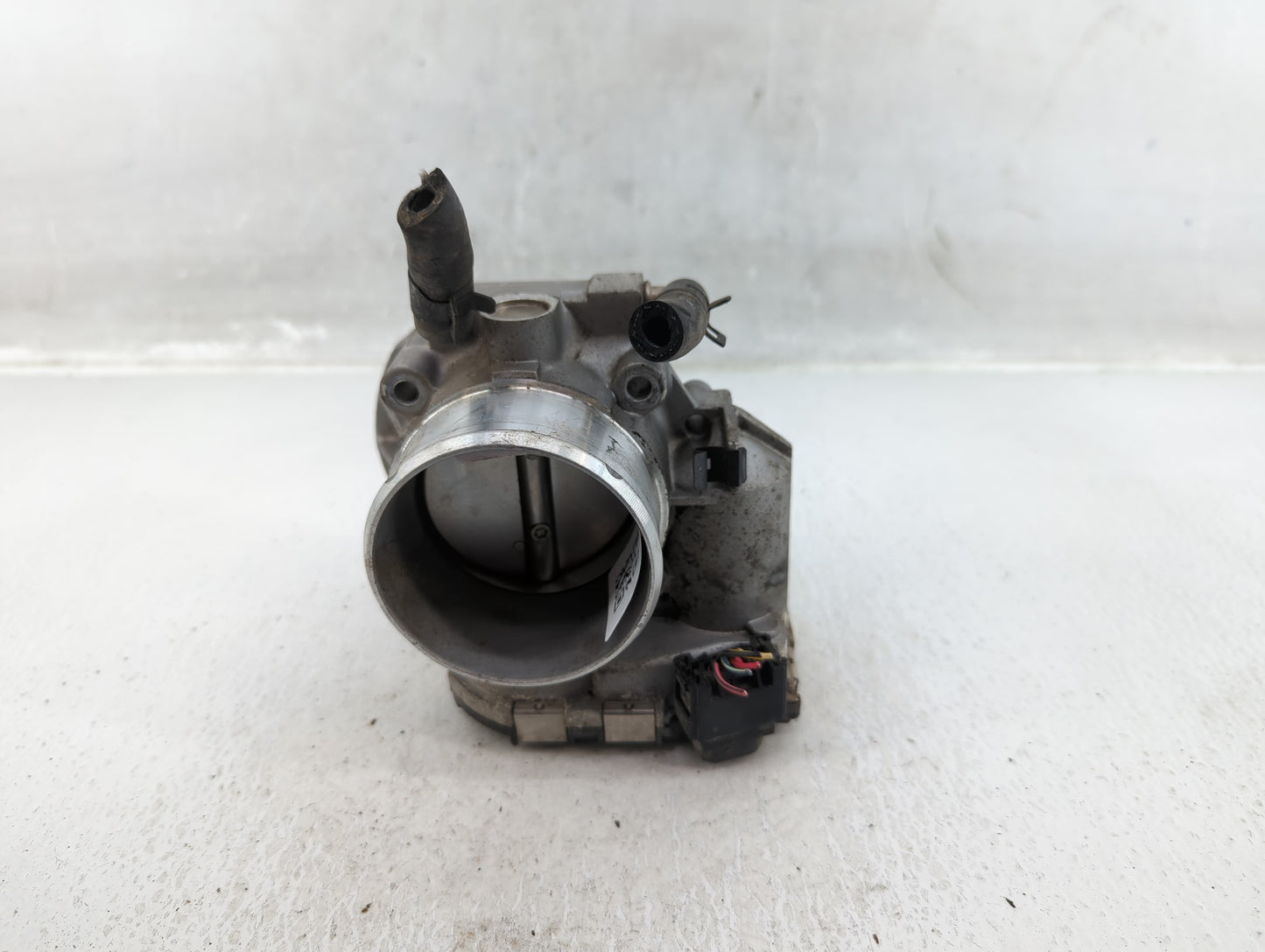 2011-2015 Kia Optima Throttle Body P/N:35100-2G700 Fits Fits 2011 2012 2013 2014 2015 2016 OEM Used Auto Parts - Oemusedauto