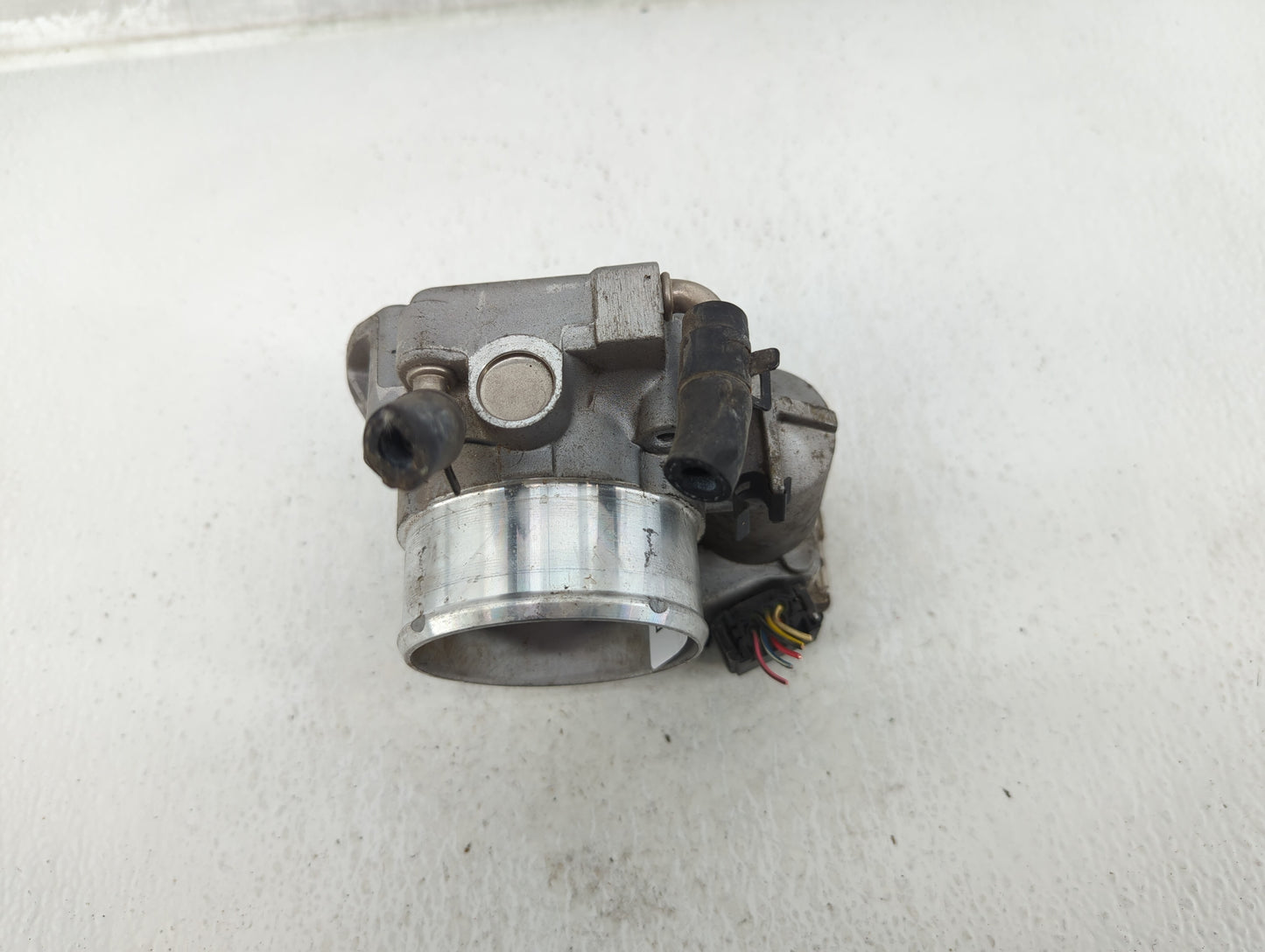 2011-2015 Kia Optima Throttle Body P/N:35100-2G700 Fits Fits 2011 2012 2013 2014 2015 2016 OEM Used Auto Parts - Oemusedauto