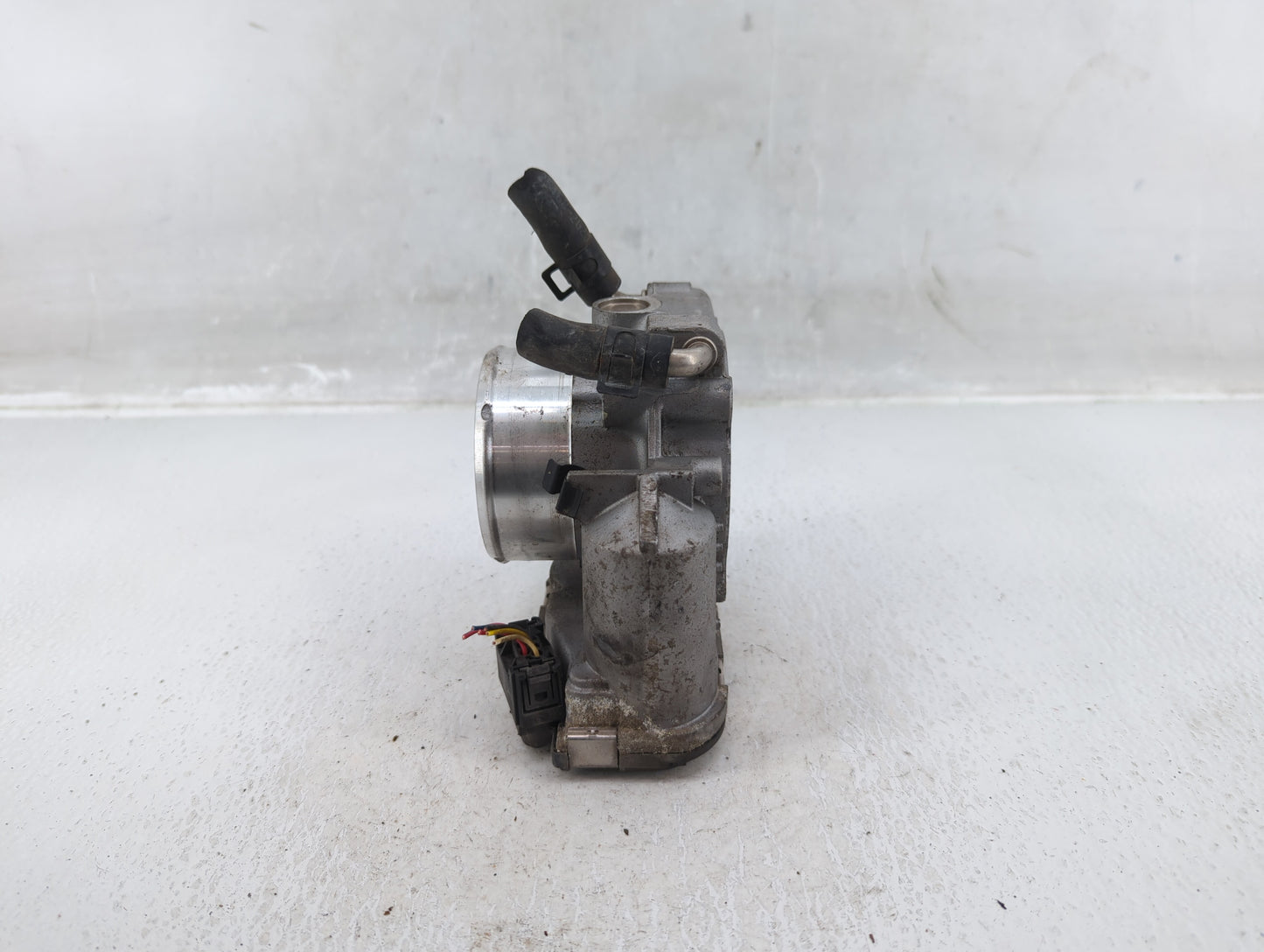 2011-2015 Kia Optima Throttle Body P/N:35100-2G700 Fits Fits 2011 2012 2013 2014 2015 2016 OEM Used Auto Parts - Oemusedauto