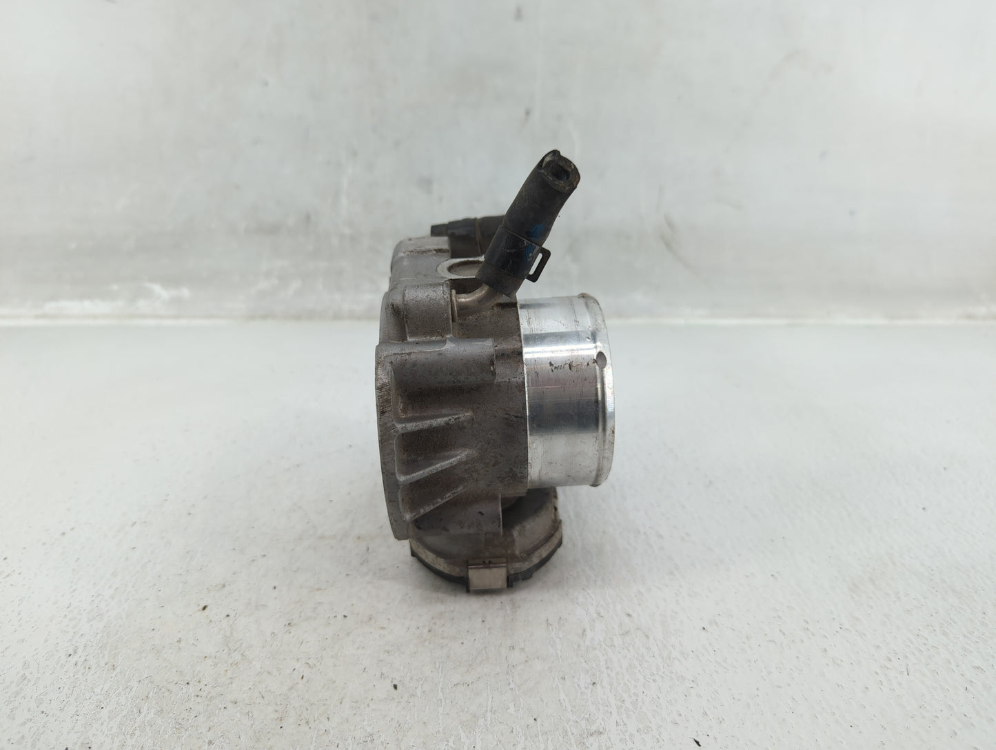 2011-2015 Kia Optima Throttle Body P/N:35100-2G700 Fits Fits 2011 2012 2013 2014 2015 2016 OEM Used Auto Parts - Oemusedauto