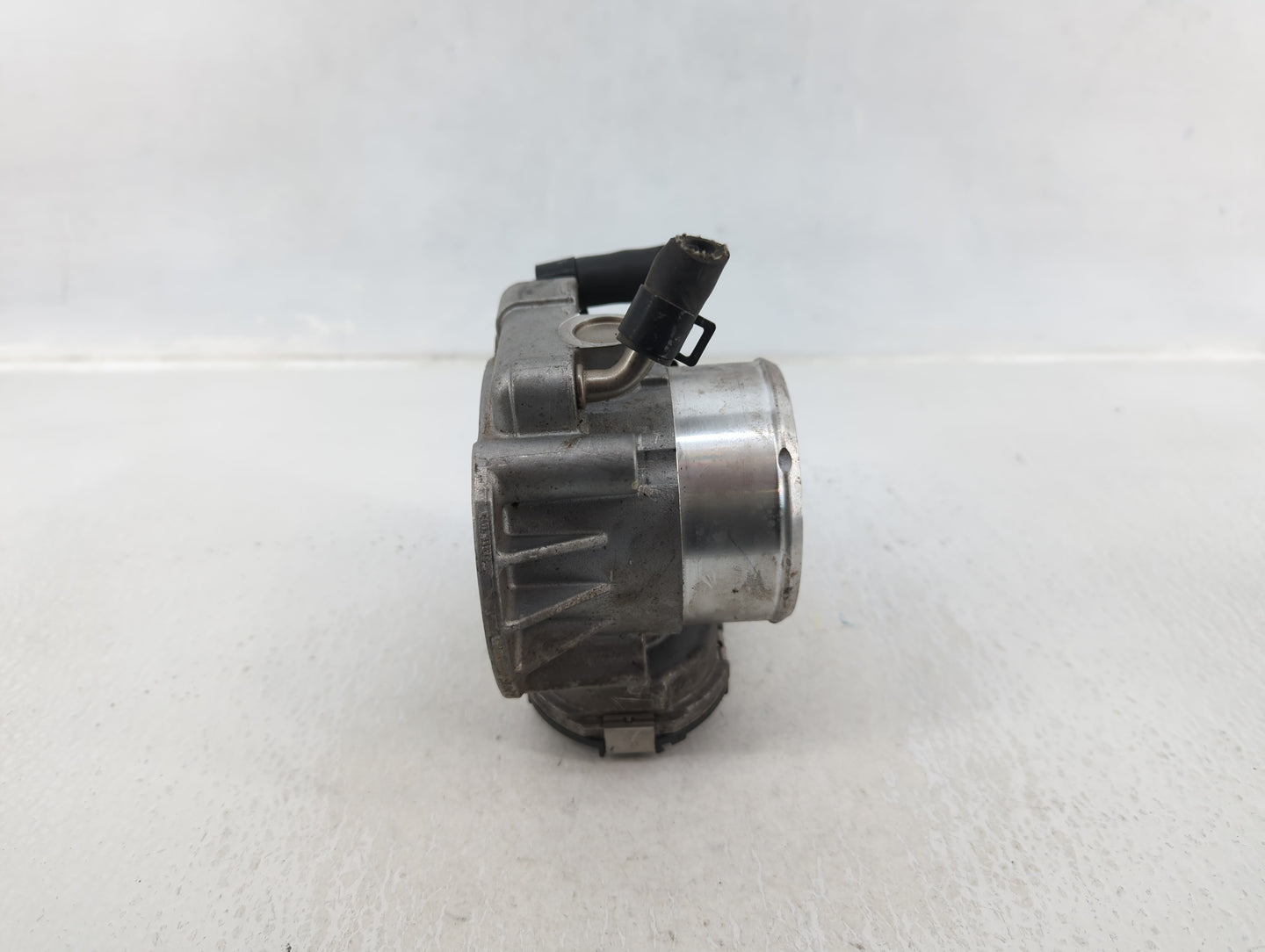 2011-2015 Kia Optima Throttle Body P/N:35100-2G700 Fits Fits 2011 2012 2013 2014 2015 2016 OEM Used Auto Parts - Oemusedauto