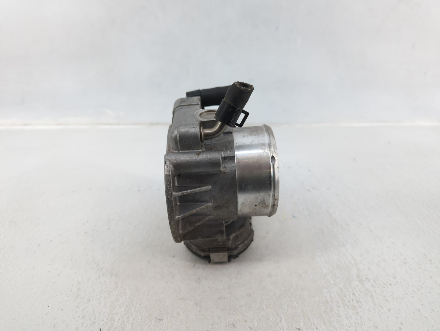 2011-2015 Kia Optima Throttle Body P/N:35100-2G700 Fits Fits 2011 2012 2013 2014 2015 2016 OEM Used Auto Parts - Oemusedauto