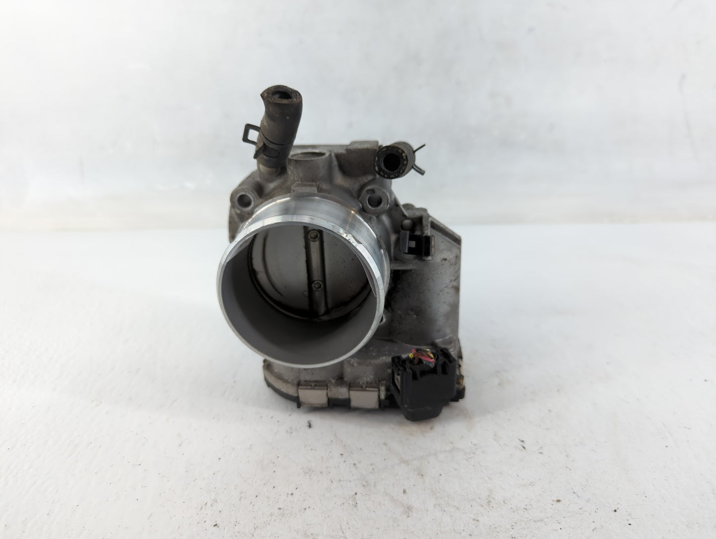 2011-2015 Kia Optima Throttle Body P/N:35100-2G700 Fits Fits 2011 2012 2013 2014 2015 2016 OEM Used Auto Parts - Oemusedauto