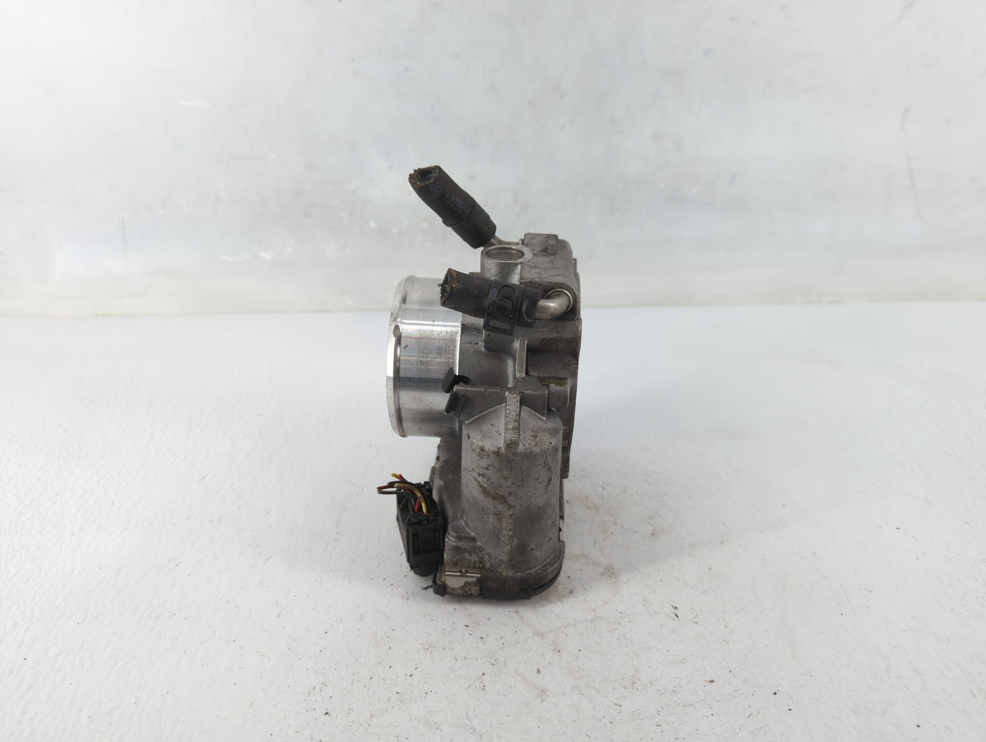 2011-2015 Kia Optima Throttle Body P/N:35100-2G700 Fits Fits 2011 2012 2013 2014 2015 2016 OEM Used Auto Parts - Oemusedauto