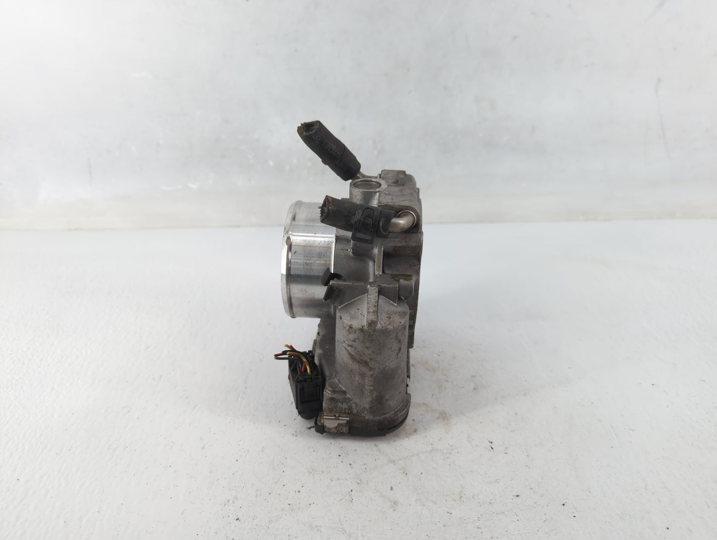 2011-2015 Kia Optima Throttle Body P/N:35100-2G700 Fits Fits 2011 2012 2013 2014 2015 2016 OEM Used Auto Parts - Oemusedauto