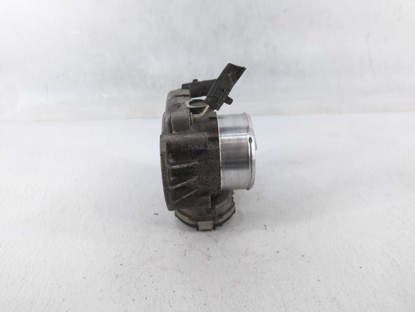 2011-2015 Kia Optima Throttle Body P/N:35100-2G700 Fits Fits 2011 2012 2013 2014 2015 2016 OEM Used Auto Parts - Oemusedauto