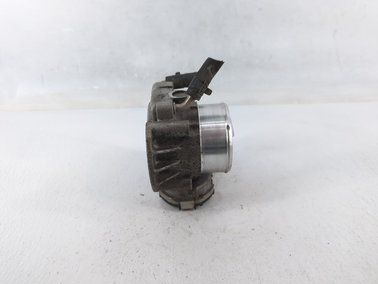 2011-2015 Kia Optima Throttle Body P/N:35100-2G700 Fits Fits 2011 2012 2013 2014 2015 2016 OEM Used Auto Parts - Oemusedauto