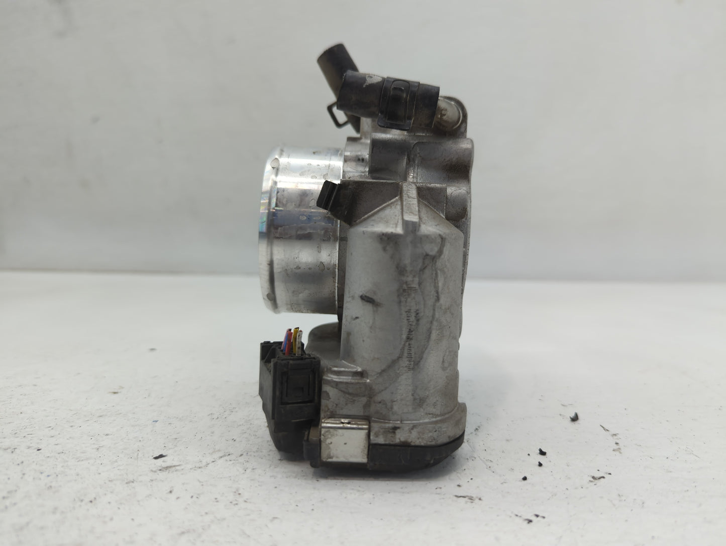 2011-2015 Kia Optima Throttle Body P/N:35100-2G700 Fits Fits 2011 2012 2013 2014 2015 2016 OEM Used Auto Parts - Oemusedauto