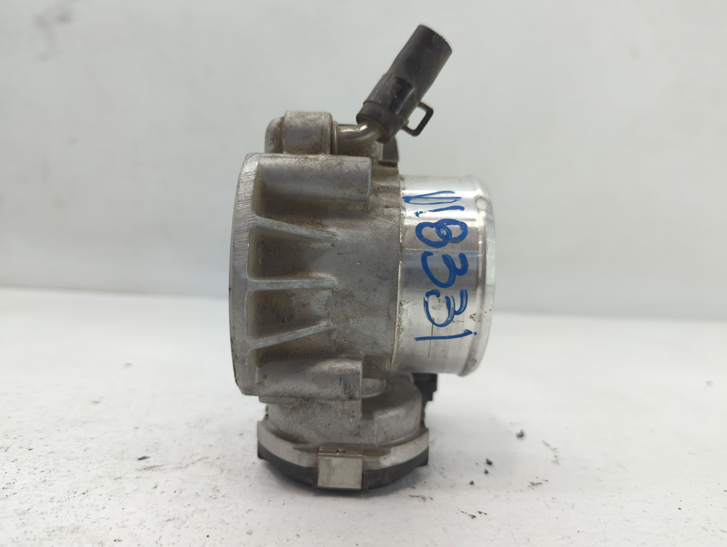2011-2015 Kia Optima Throttle Body P/N:35100-2G700 Fits Fits 2011 2012 2013 2014 2015 2016 OEM Used Auto Parts - Oemusedauto