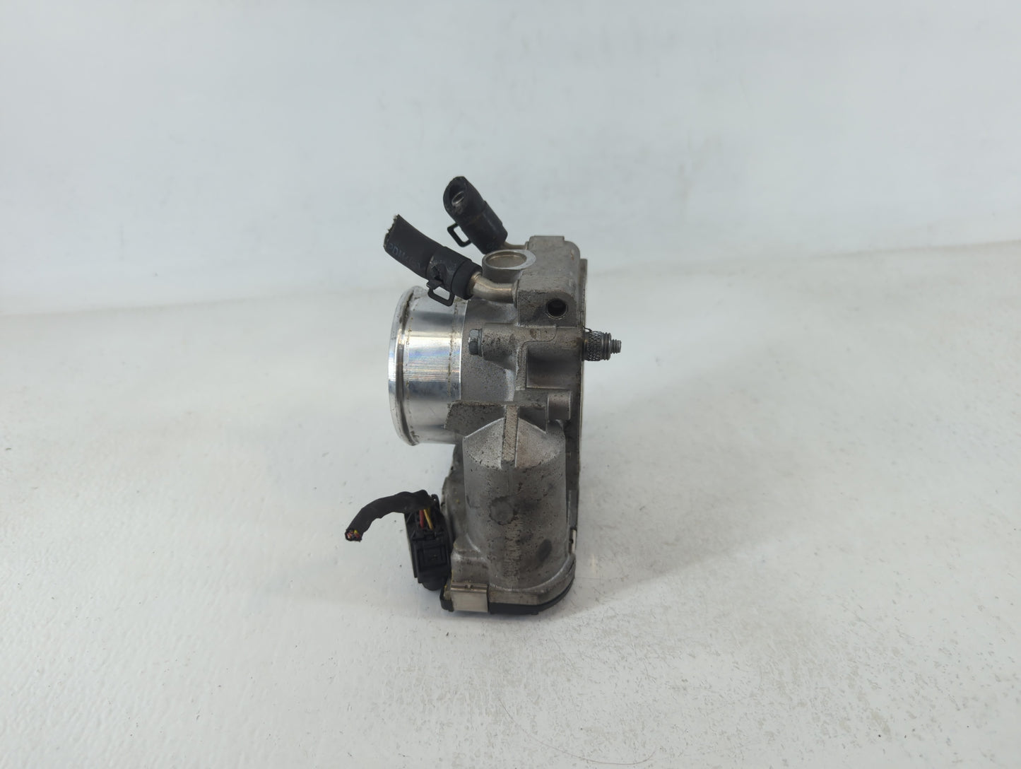 2011-2015 Kia Optima Throttle Body P/N:35100-2G710 Fits Fits 2011 2012 2013 2014 2015 2016 OEM Used Auto Parts - Oemusedauto
