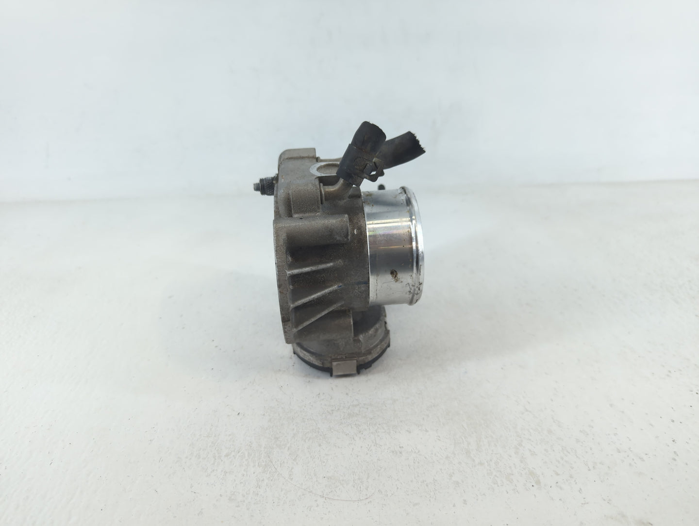 2011-2015 Kia Optima Throttle Body P/N:35100-2G710 Fits Fits 2011 2012 2013 2014 2015 2016 OEM Used Auto Parts - Oemusedauto