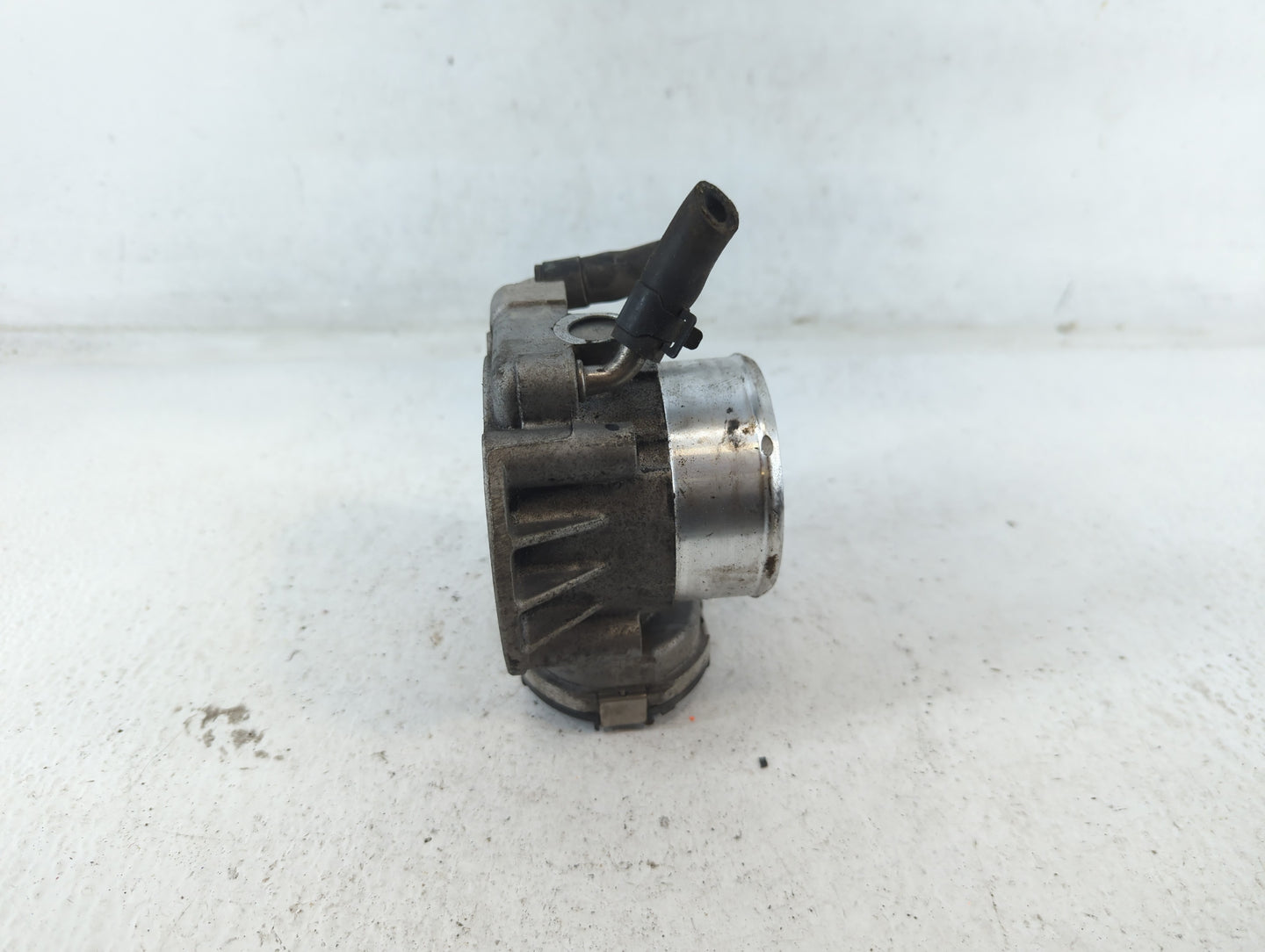 2011-2015 Kia Optima Throttle Body P/N:35100-2G700 Fits Fits 2011 2012 2013 2014 2015 2016 OEM Used Auto Parts - Oemusedauto