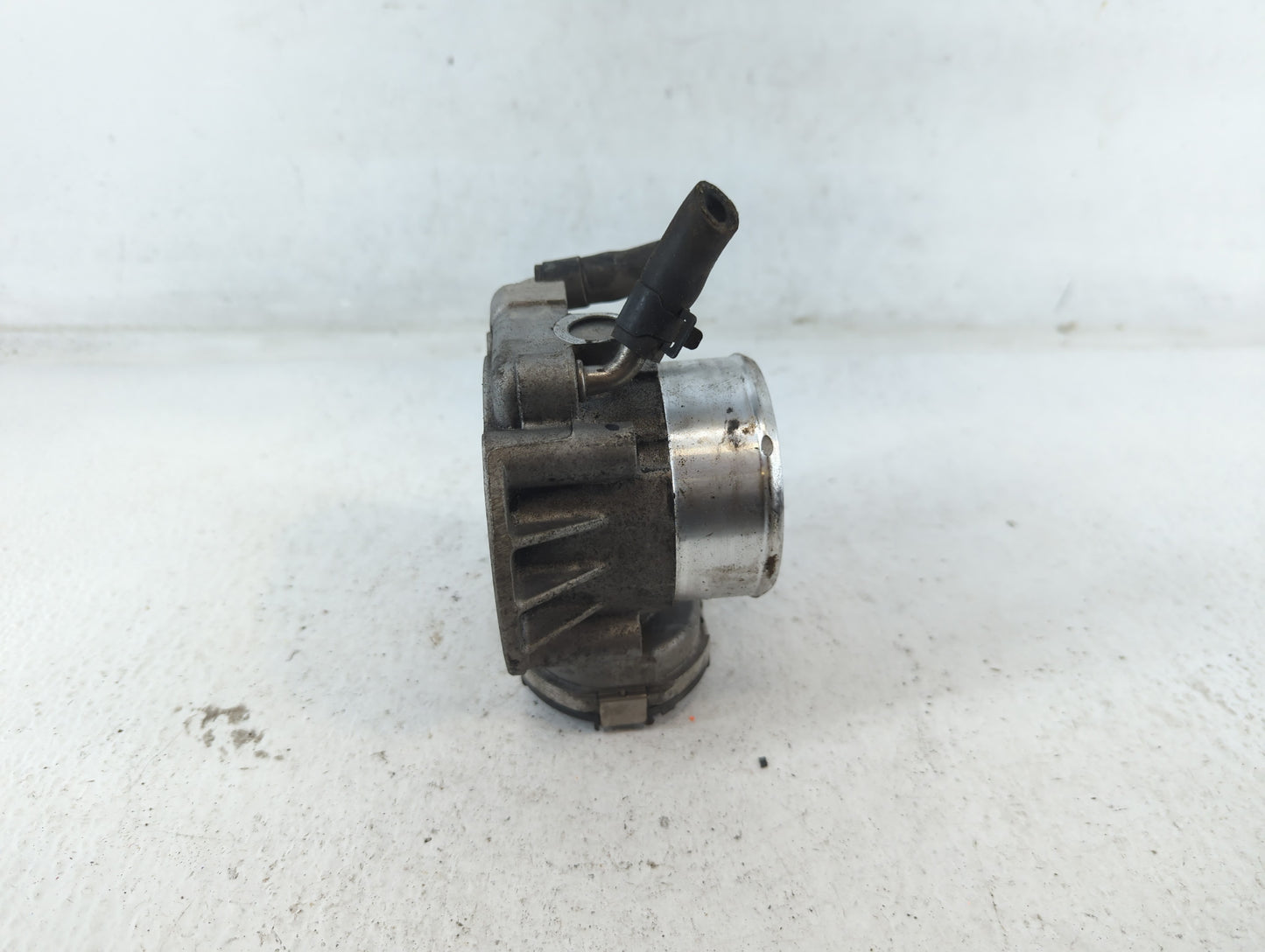 2011-2015 Kia Optima Throttle Body P/N:35100-2G700 Fits Fits 2011 2012 2013 2014 2015 2016 OEM Used Auto Parts - Oemusedauto