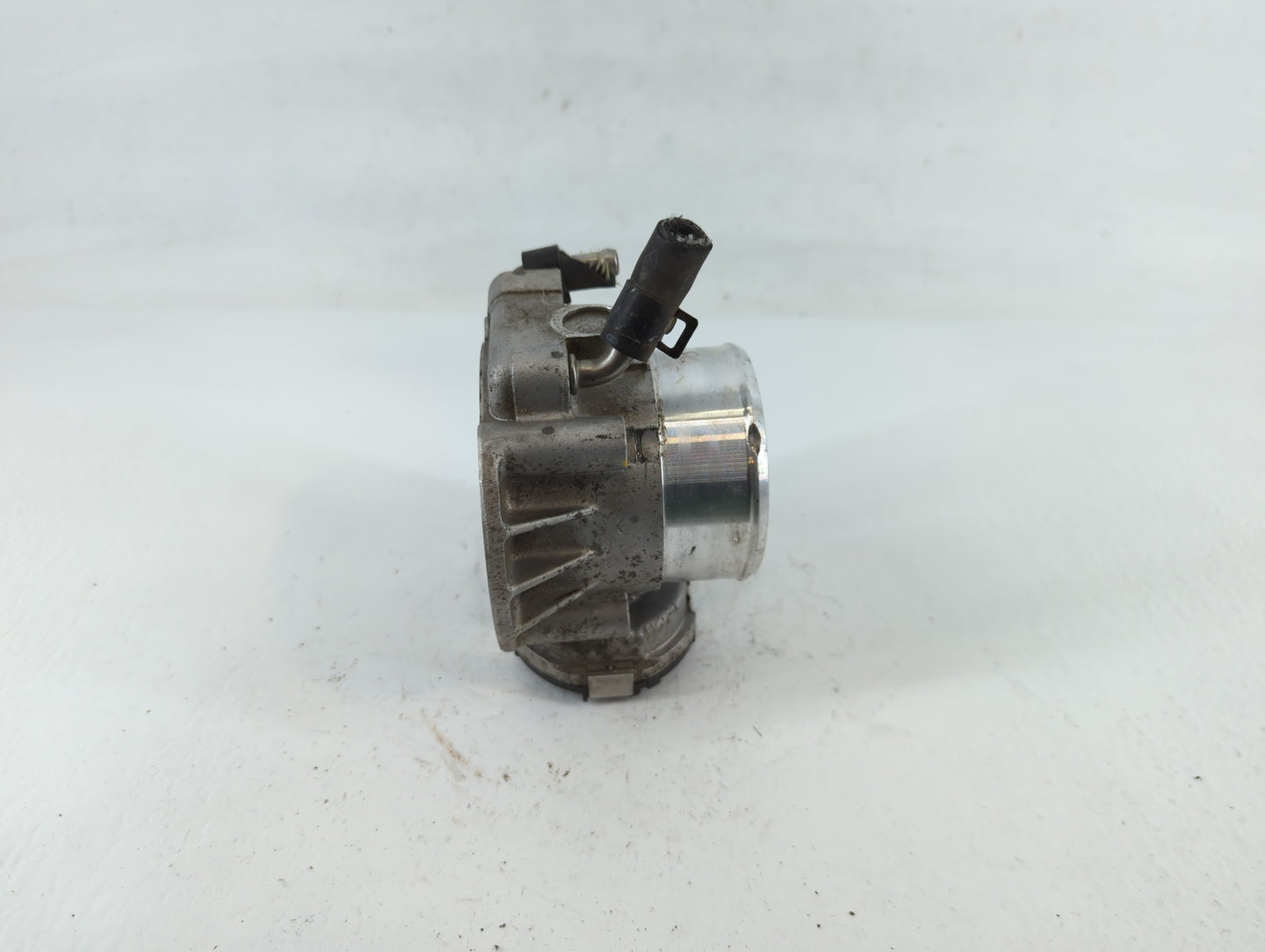 2011-2015 Kia Optima Throttle Body P/N:35100-2G700 Fits Fits 2011 2012 2013 2014 2015 2016 OEM Used Auto Parts - Oemusedauto