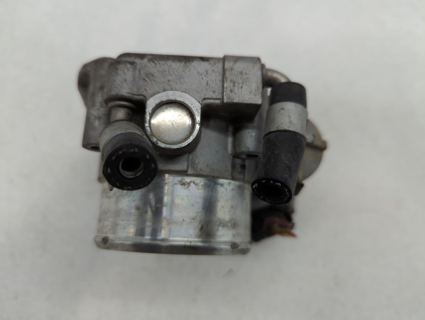 2011-2015 Kia Optima Throttle Body P/N:35100-2G700 Fits Fits 2011 2012 2013 2014 2015 2016 OEM Used Auto Parts - Oemusedauto