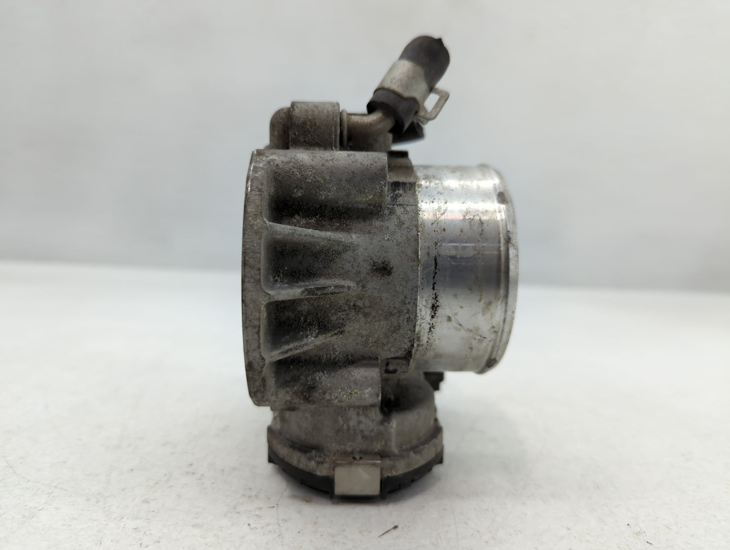 2011-2015 Kia Optima Throttle Body P/N:35100-2G700 Fits Fits 2011 2012 2013 2014 2015 2016 OEM Used Auto Parts - Oemusedauto