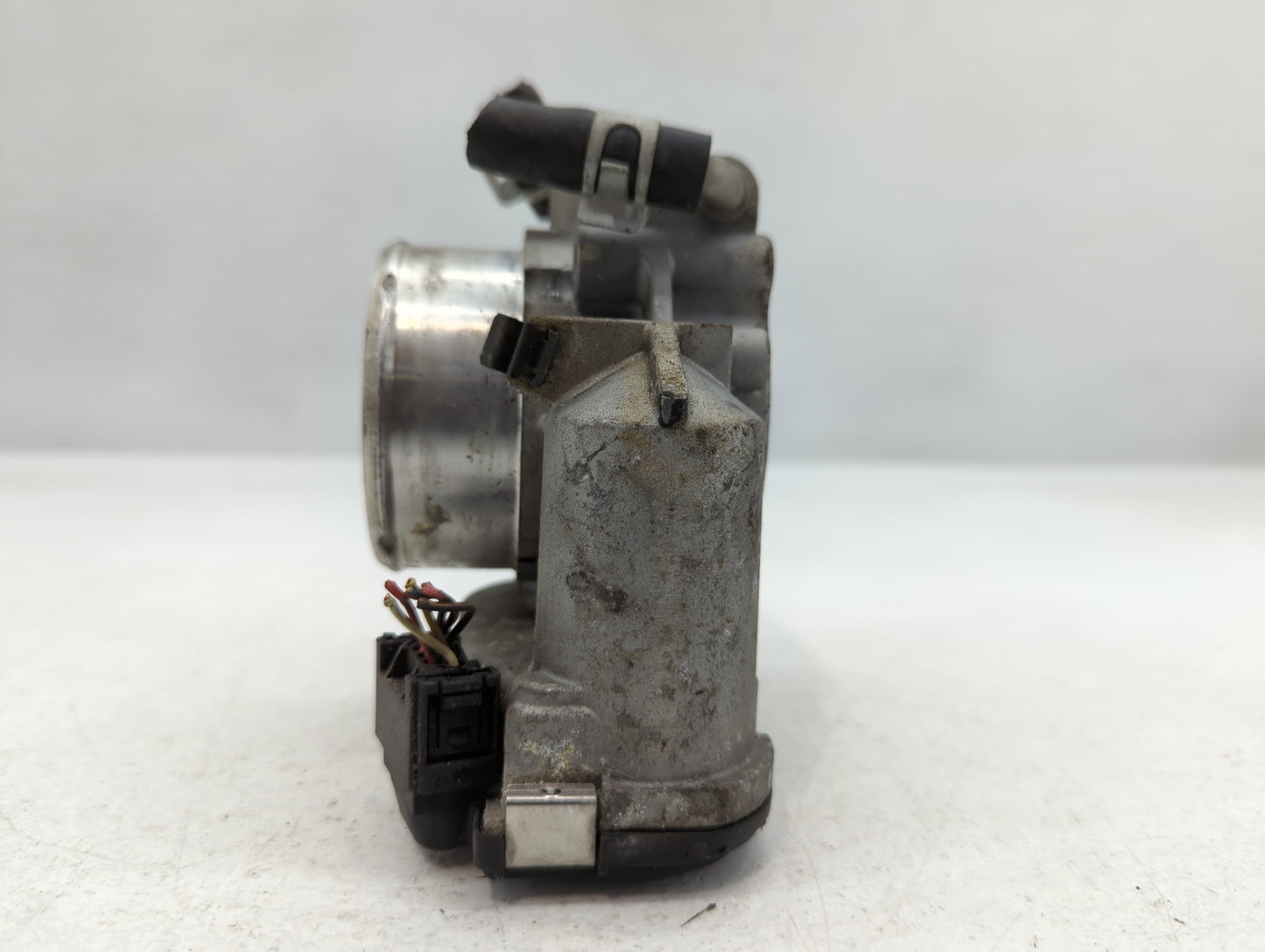 2011-2015 Kia Optima Throttle Body P/N:35100-2G700 Fits Fits 2011 2012 2013 2014 2015 2016 OEM Used Auto Parts - Oemusedauto
