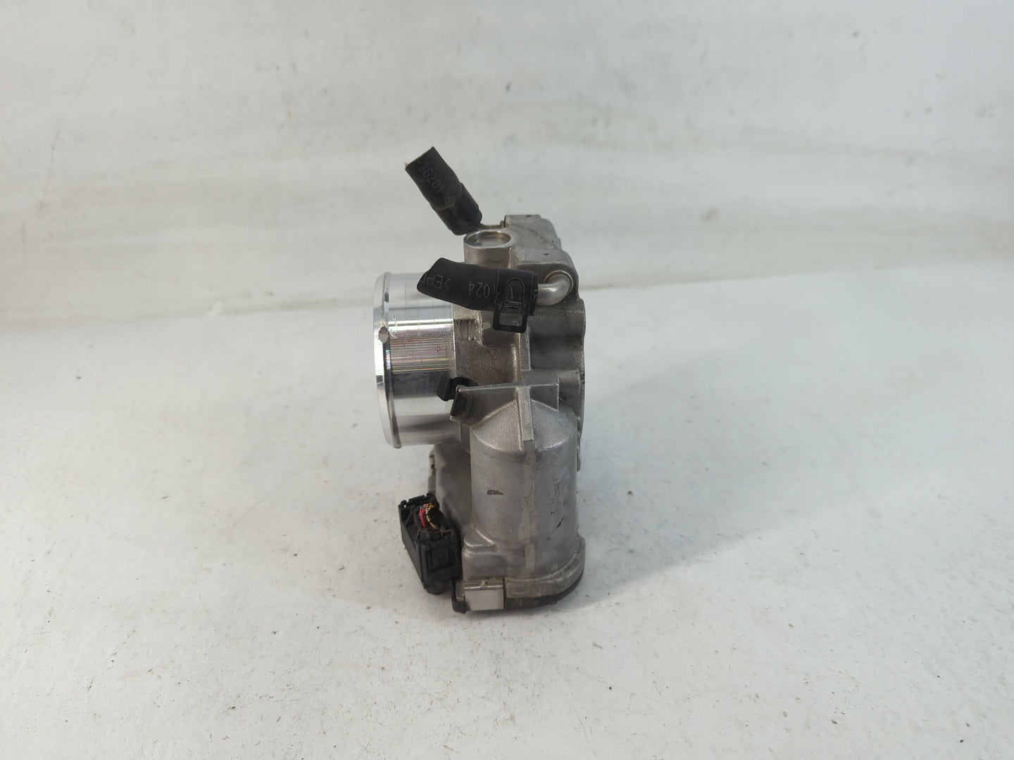 2011-2015 Kia Optima Throttle Body P/N:35100-2G700 Fits Fits 2011 2012 2013 2014 2015 2016 OEM Used Auto Parts - Oemusedauto