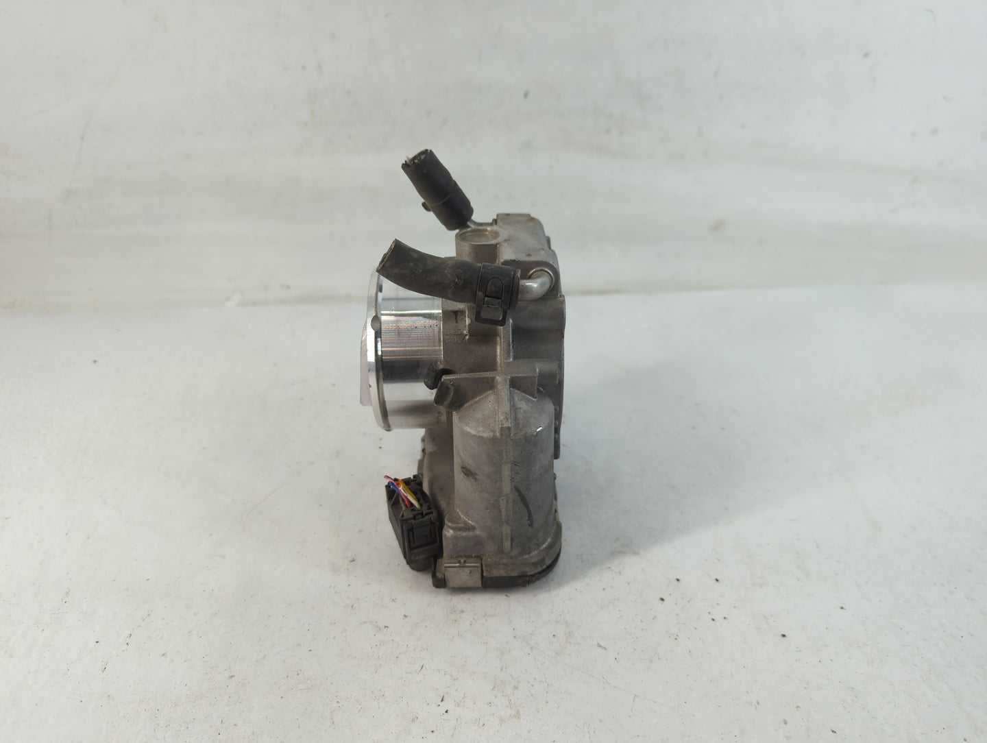 2011-2015 Kia Optima Throttle Body P/N:35100-2G700 Fits Fits 2011 2012 2013 2014 2015 2016 OEM Used Auto Parts - Oemusedauto