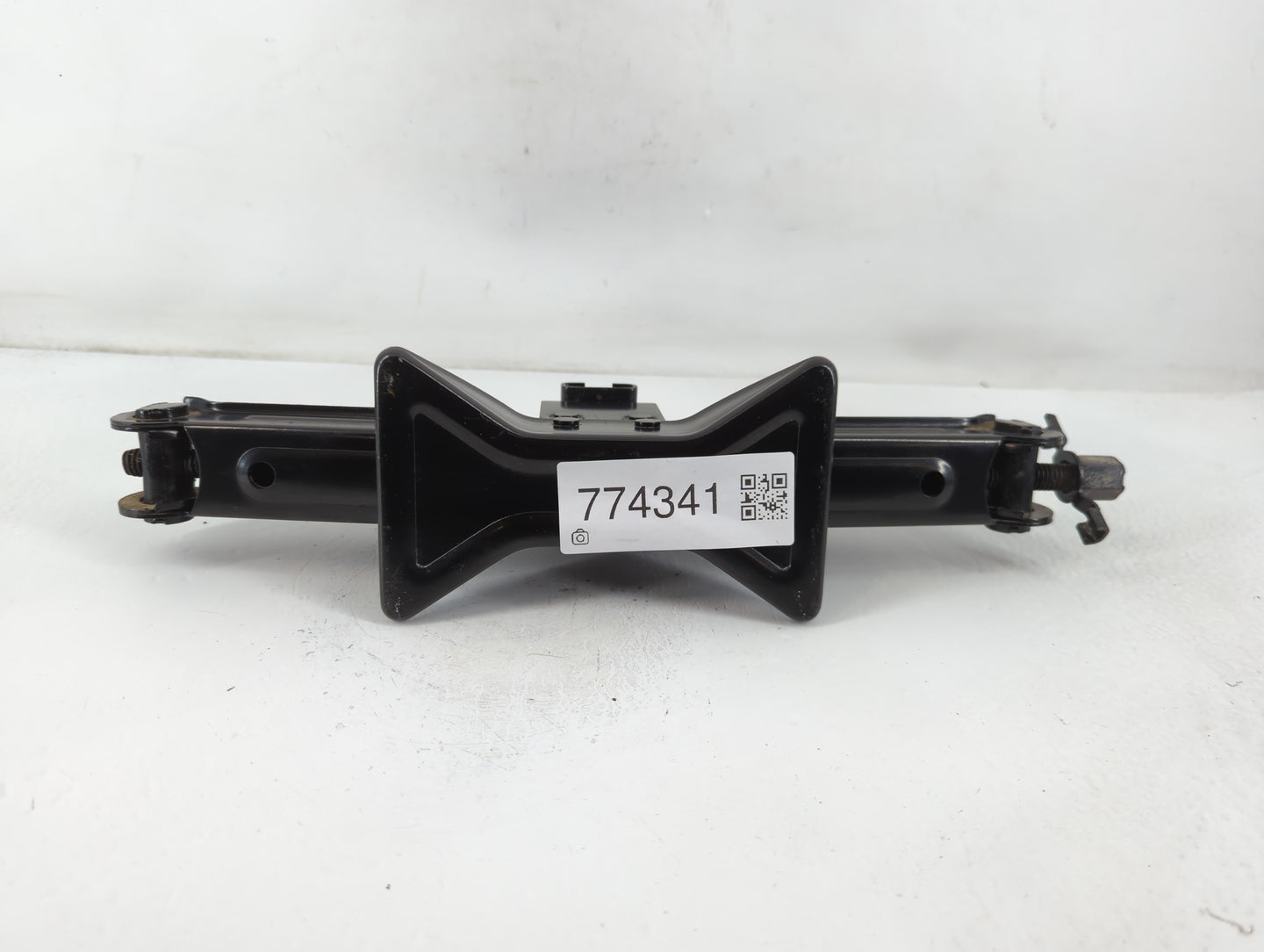 2014 Kia Optima Spare Scissor Car Jack - Oemusedautoparts1.com