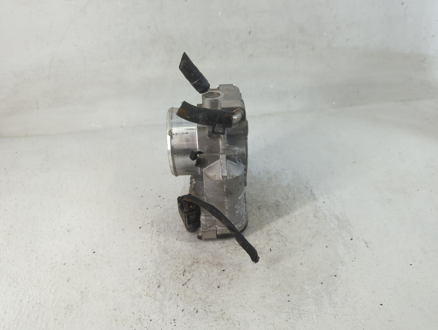 2011-2015 Kia Optima Throttle Body P/N:35100-2G700 Fits Fits 2011 2012 2013 2014 2015 2016 OEM Used Auto Parts - Oemusedauto