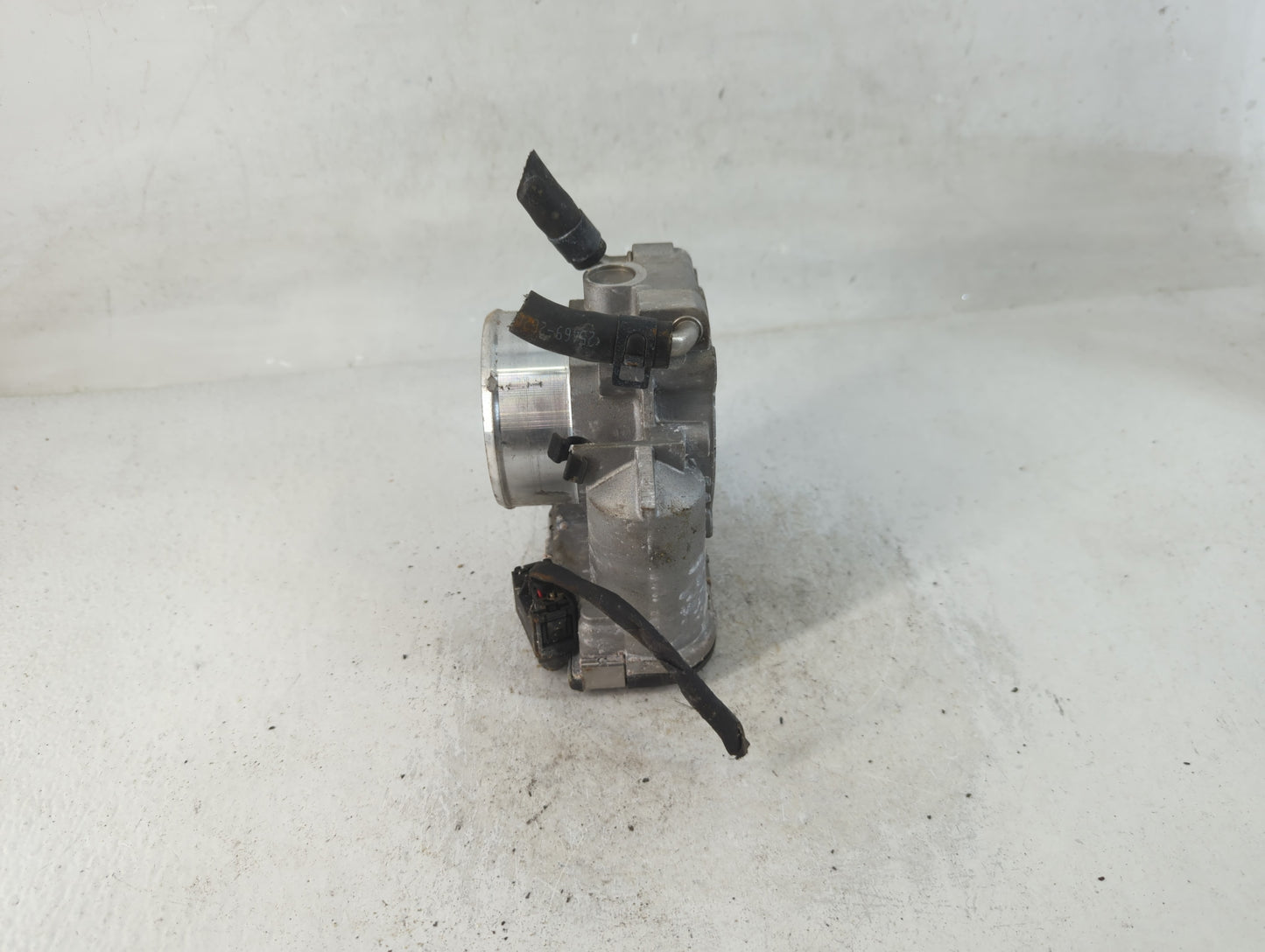 2011-2015 Kia Optima Throttle Body P/N:35100-2G700 Fits Fits 2011 2012 2013 2014 2015 2016 OEM Used Auto Parts - Oemusedauto