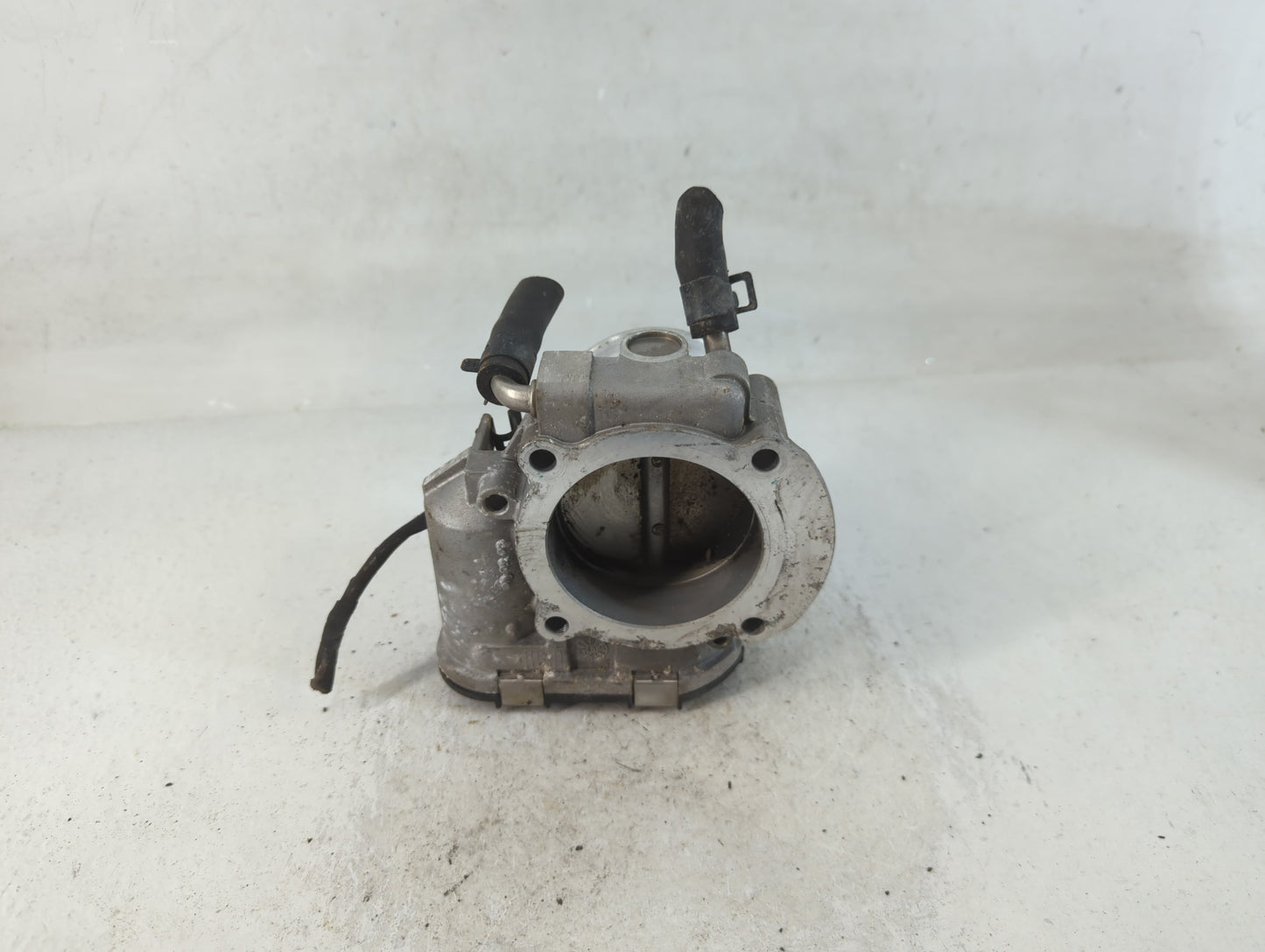 2011-2015 Kia Optima Throttle Body P/N:35100-2G700 Fits Fits 2011 2012 2013 2014 2015 2016 OEM Used Auto Parts - Oemusedauto