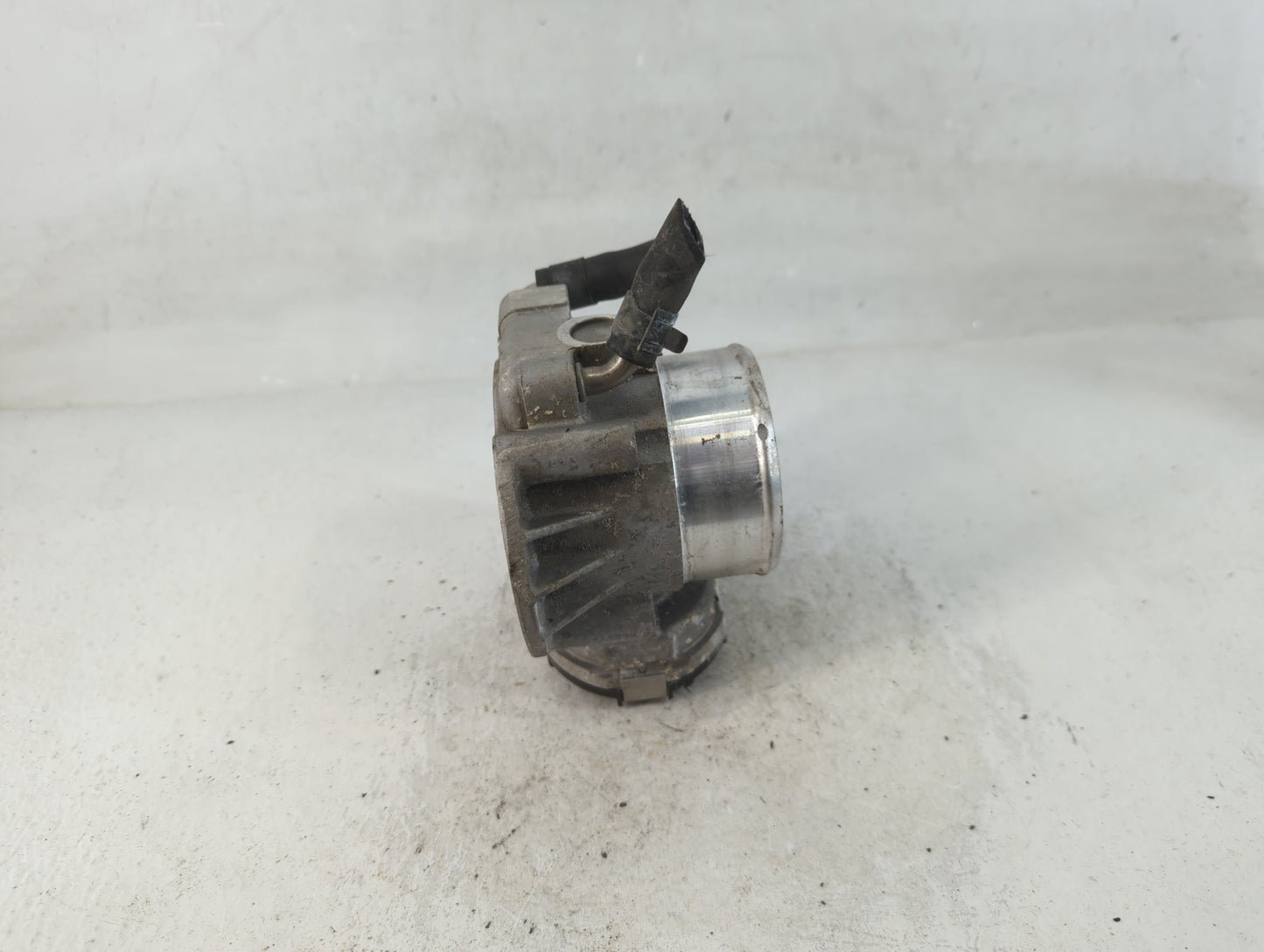 2011-2015 Kia Optima Throttle Body P/N:35100-2G700 Fits Fits 2011 2012 2013 2014 2015 2016 OEM Used Auto Parts - Oemusedauto