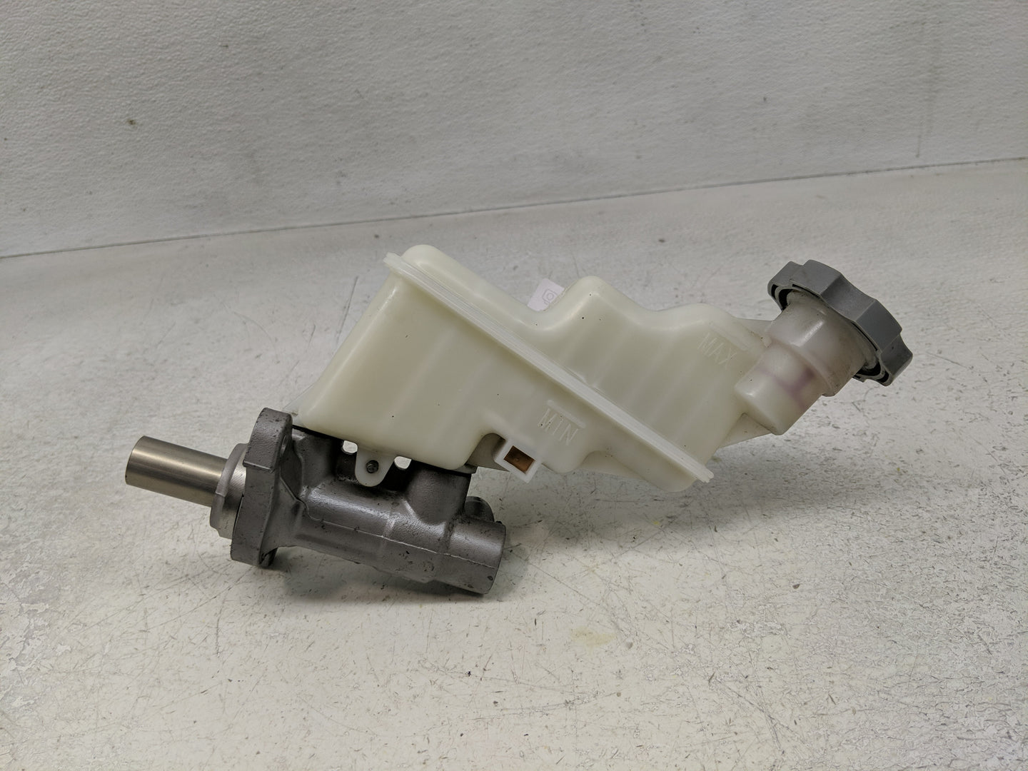 2012-2015 Kia Rio Brake Master Cylinder - Oemusedautoparts1.com