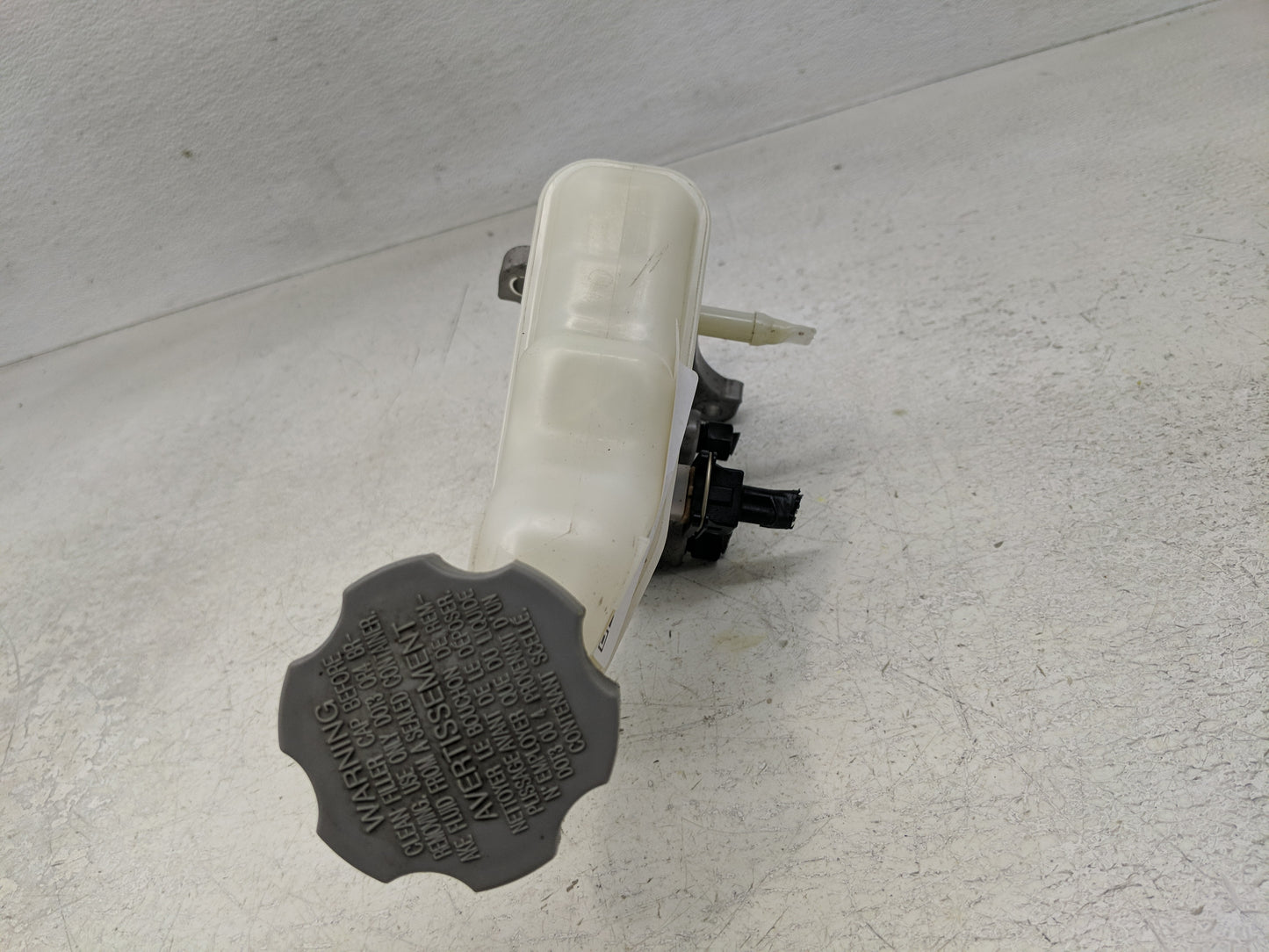 2012-2015 Kia Rio Brake Master Cylinder - Oemusedautoparts1.com