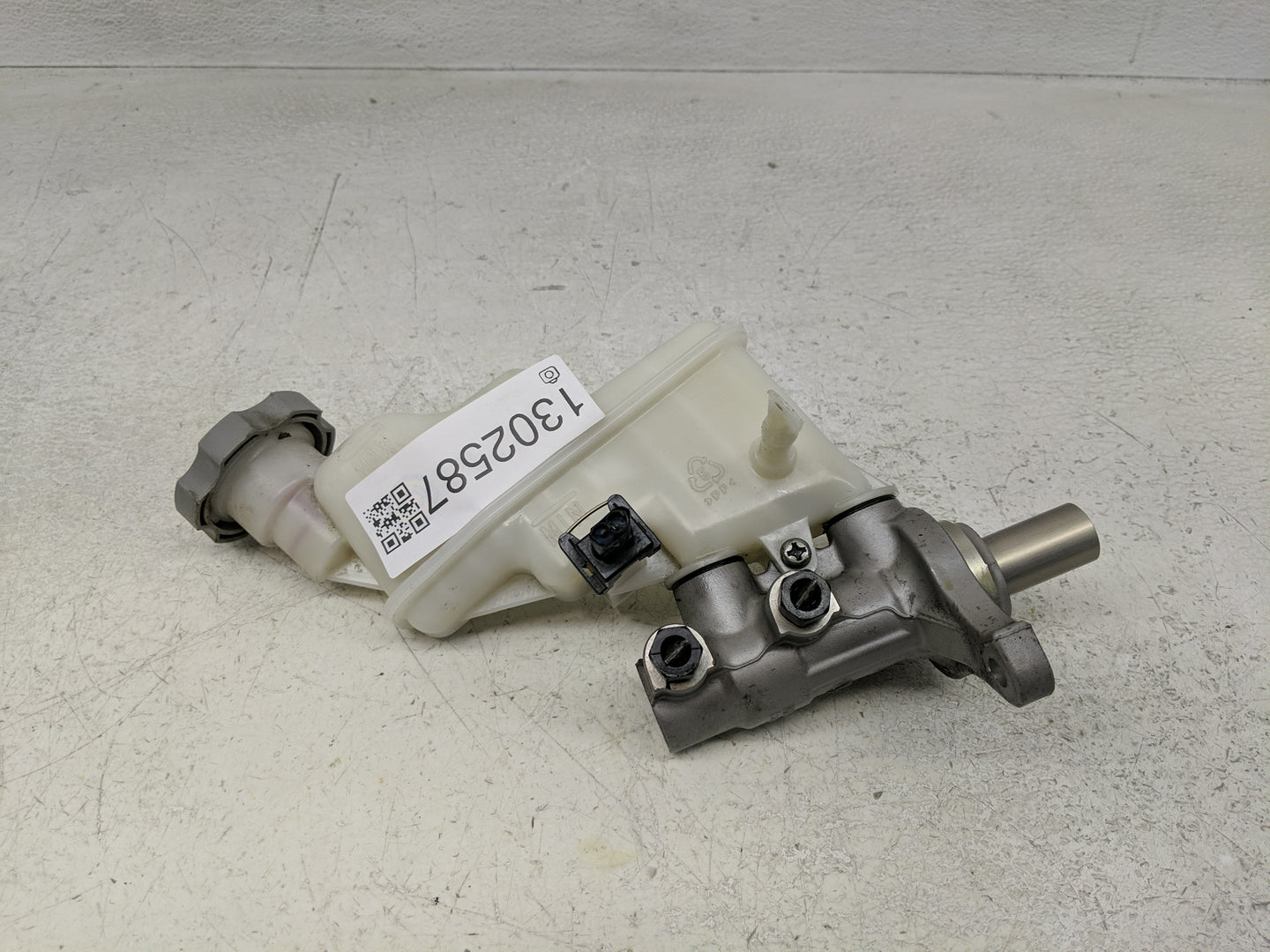 2012-2015 Kia Rio Brake Master Cylinder - Oemusedautoparts1.com
