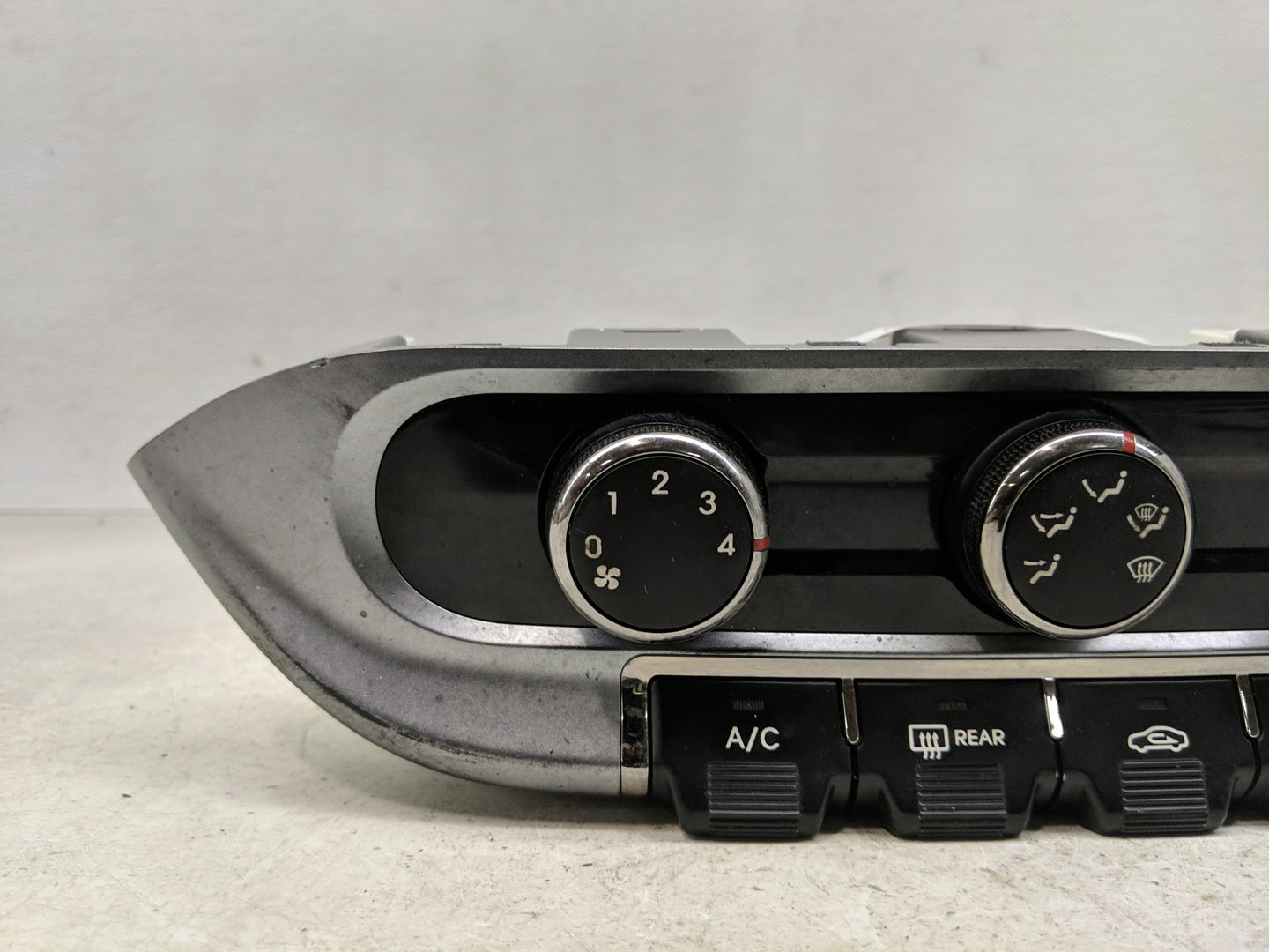 2012-2015 Kia Rio Climate Control Module Temperature AC/Heater Replacement P/N:97250-1WXXX 97250-1W060 Fits OEM Used Auto Pa