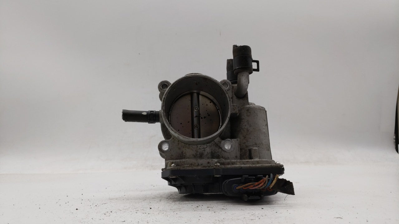 2012-2019 Kia Rio Throttle Body P/N:35100-2B300 Fits Fits 2012 2013 2014 2015 2016 2017 2018 2019 OEM Used Auto Parts - Oemu