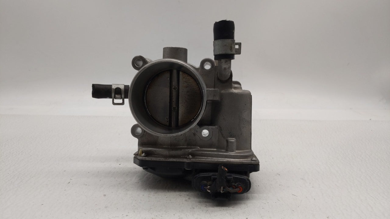 2012-2019 Kia Rio Throttle Body P/N:35100-2B300 Fits Fits 2012 2013 2014 2015 2016 2017 2018 2019 OEM Used Auto Parts - Oemu