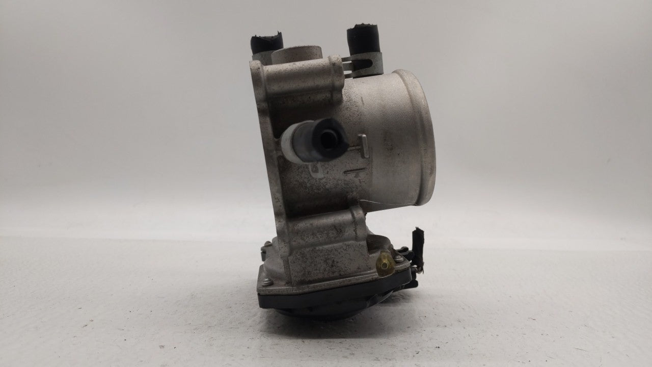 2012-2019 Kia Rio Throttle Body P/N:35100-2B300 Fits Fits 2012 2013 2014 2015 2016 2017 2018 2019 OEM Used Auto Parts - Oemu