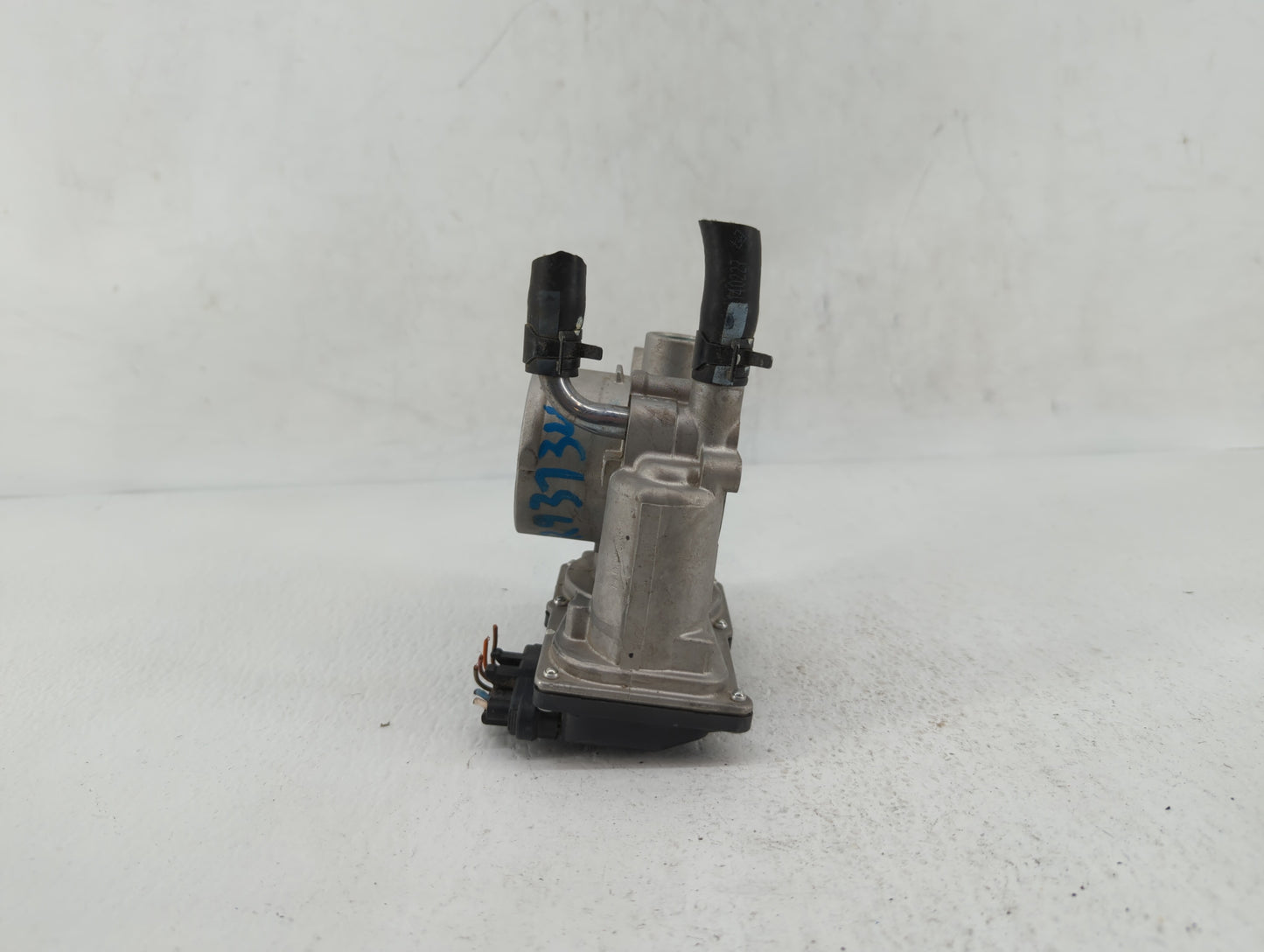 2012-2019 Kia Rio Throttle Body P/N:35100-2B300 Fits Fits 2012 2013 2014 2015 2016 2017 2018 2019 OEM Used Auto Parts - Oemu