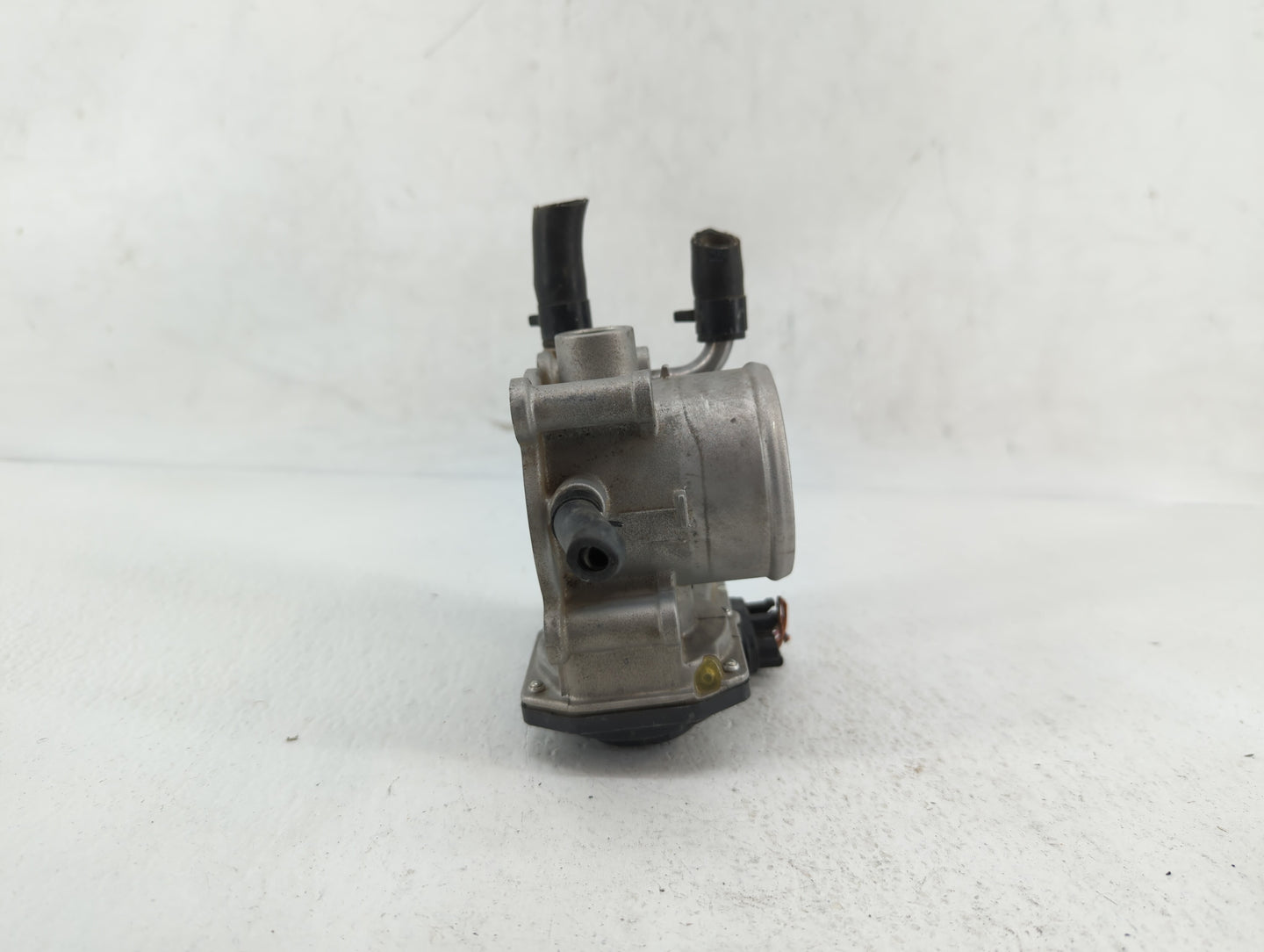 2012-2019 Kia Rio Throttle Body P/N:35100-2B300 Fits Fits 2012 2013 2014 2015 2016 2017 2018 2019 OEM Used Auto Parts - Oemu