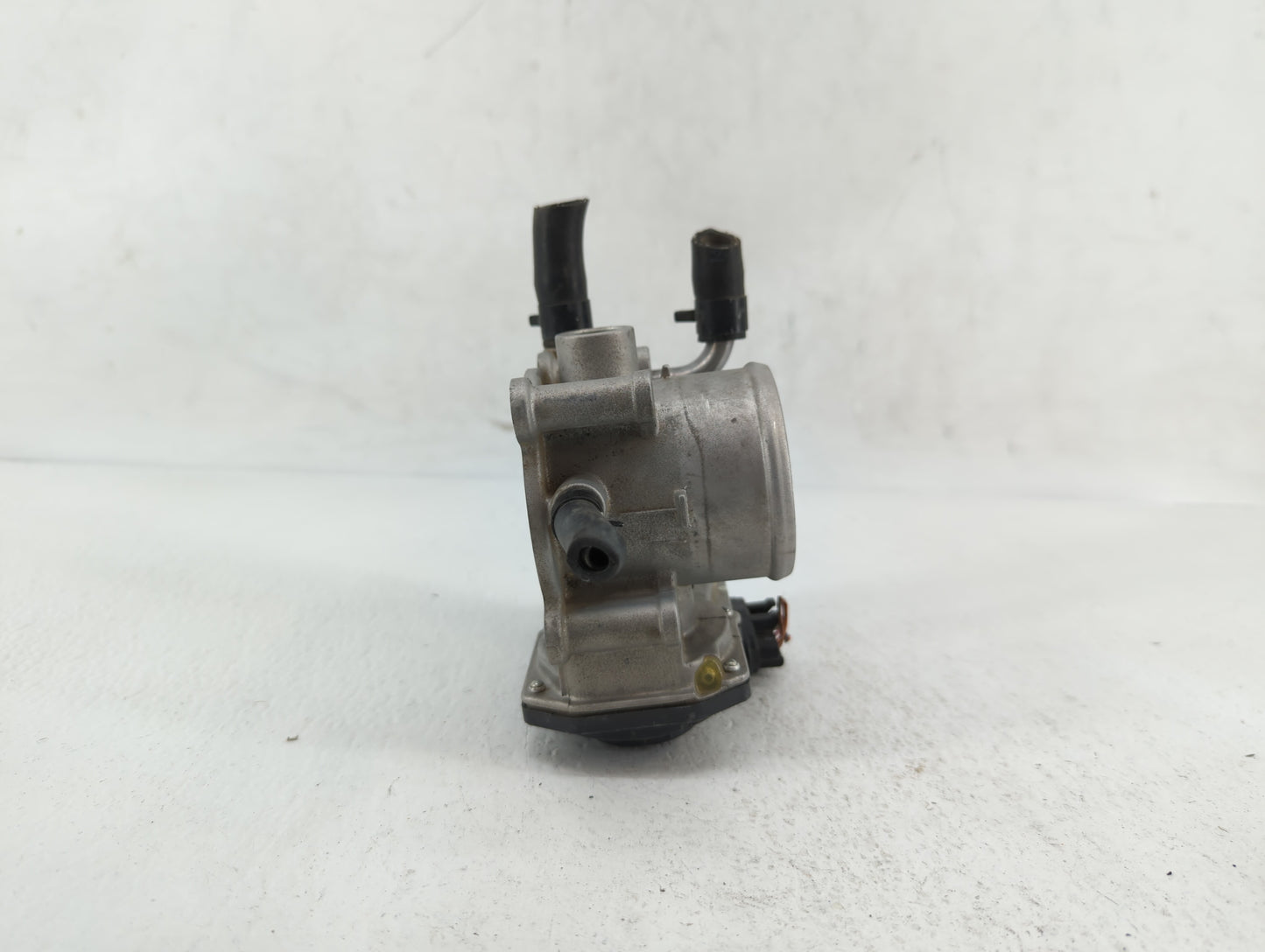 2012-2019 Kia Rio Throttle Body P/N:35100-2B300 Fits Fits 2012 2013 2014 2015 2016 2017 2018 2019 OEM Used Auto Parts - Oemu