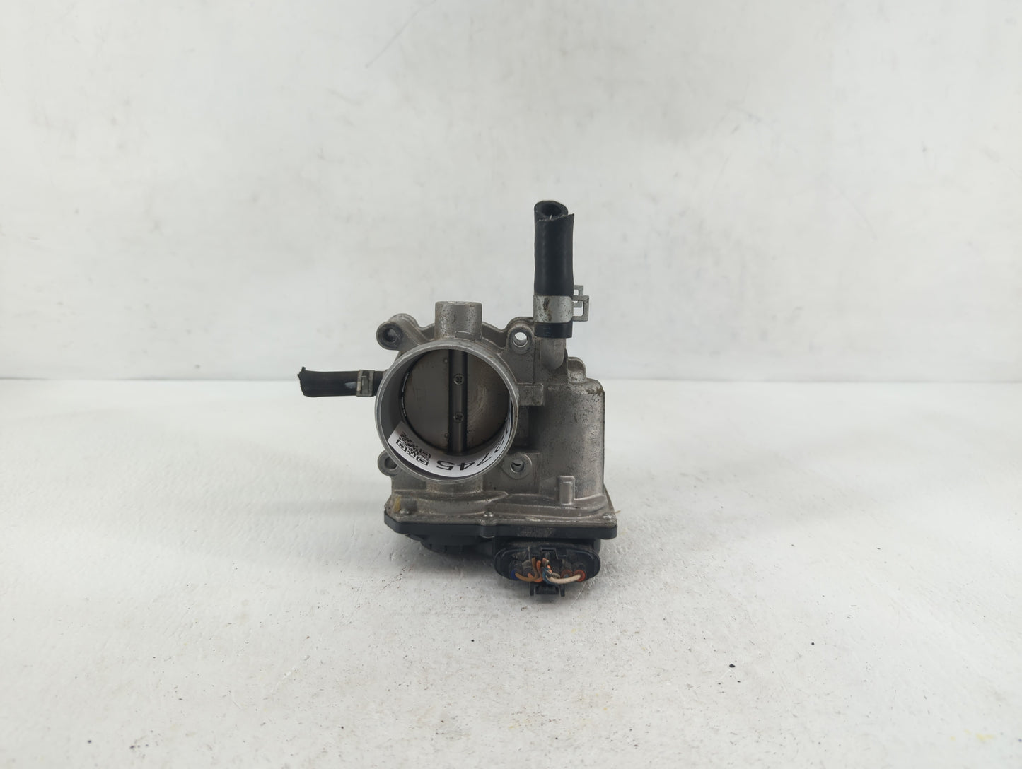 2012-2019 Kia Rio Throttle Body P/N:35100-2B300 Fits Fits 2012 2013 2014 2015 2016 2017 2018 2019 OEM Used Auto Parts - Oemu