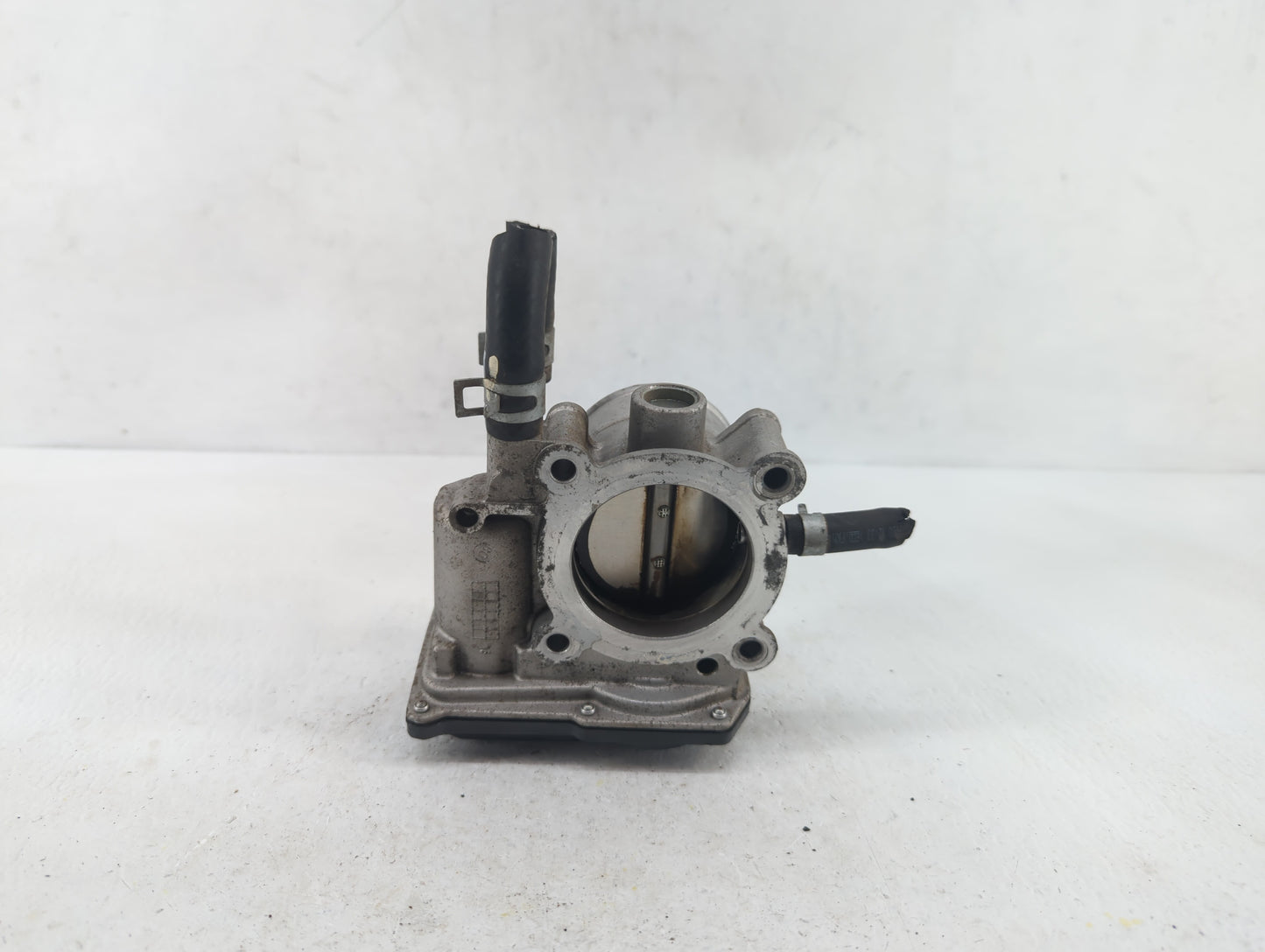 2012-2019 Kia Rio Throttle Body P/N:35100-2B300 Fits Fits 2012 2013 2014 2015 2016 2017 2018 2019 OEM Used Auto Parts - Oemu